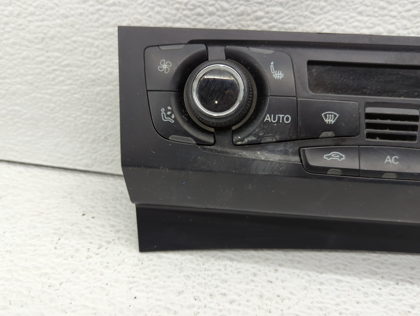 2009-2012 Audi A4 Climate Control Module Temperature AC/Heater Replacement P/N:8T1 820 043 AQ Fits OEM Used Auto Parts - Oem