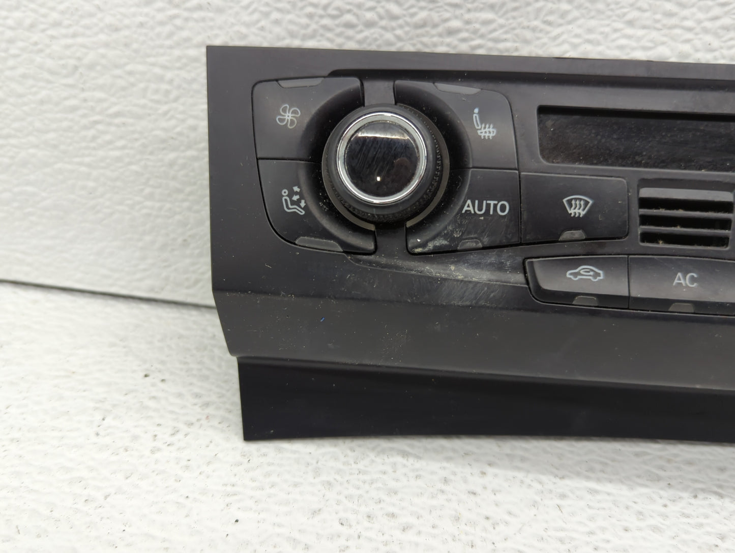 2009-2012 Audi A4 Climate Control Module Temperature AC/Heater Replacement P/N:8T1 820 043 AQ Fits OEM Used Auto Parts - Oem