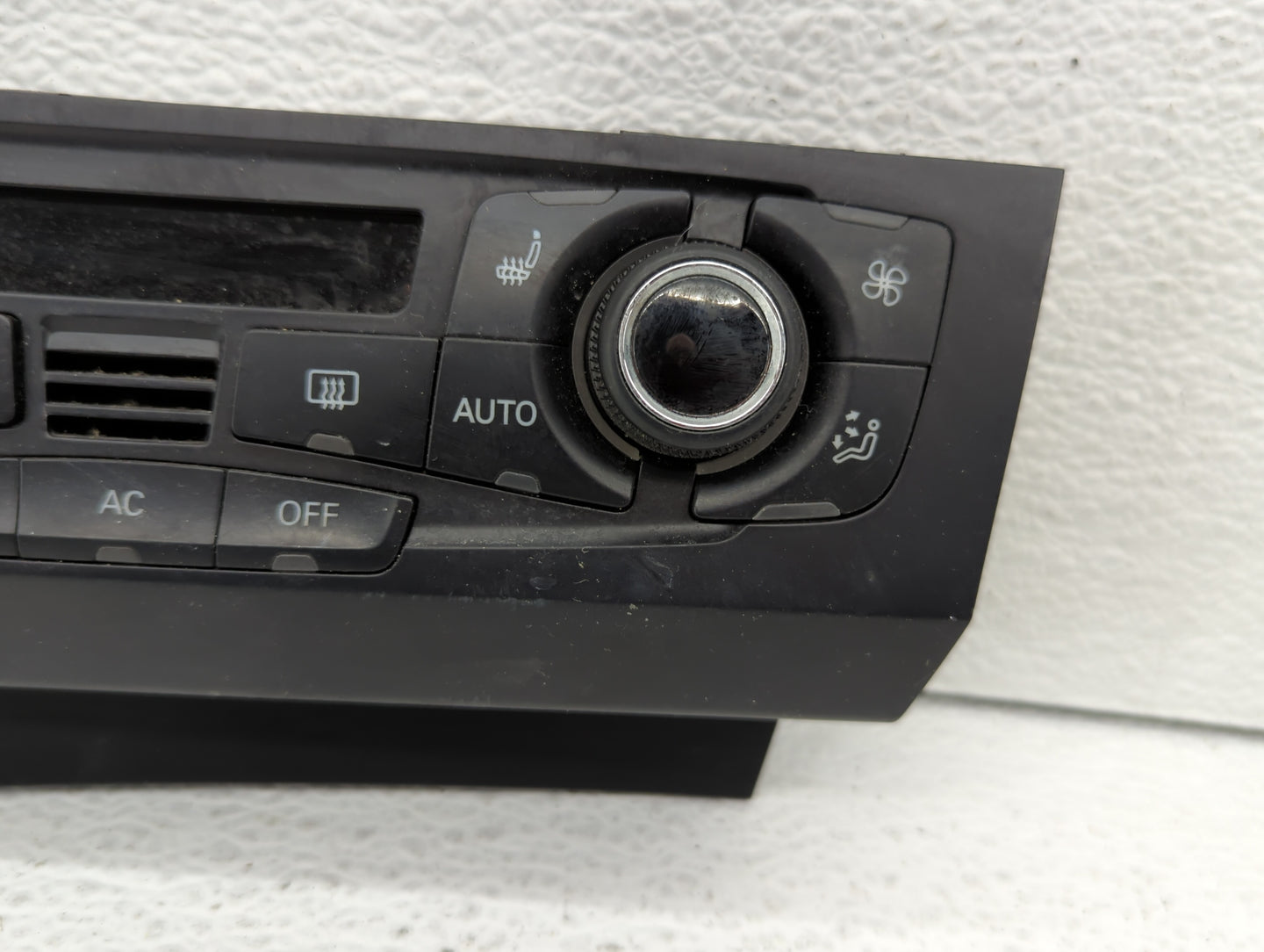 2009-2012 Audi A4 Climate Control Module Temperature AC/Heater Replacement P/N:8T1 820 043 AQ Fits OEM Used Auto Parts - Oem