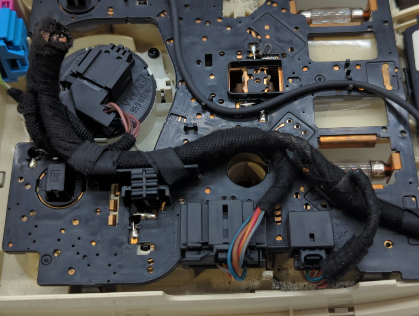 2011 Audi A4 Overhead Roof Console - Oemusedautoparts1.com