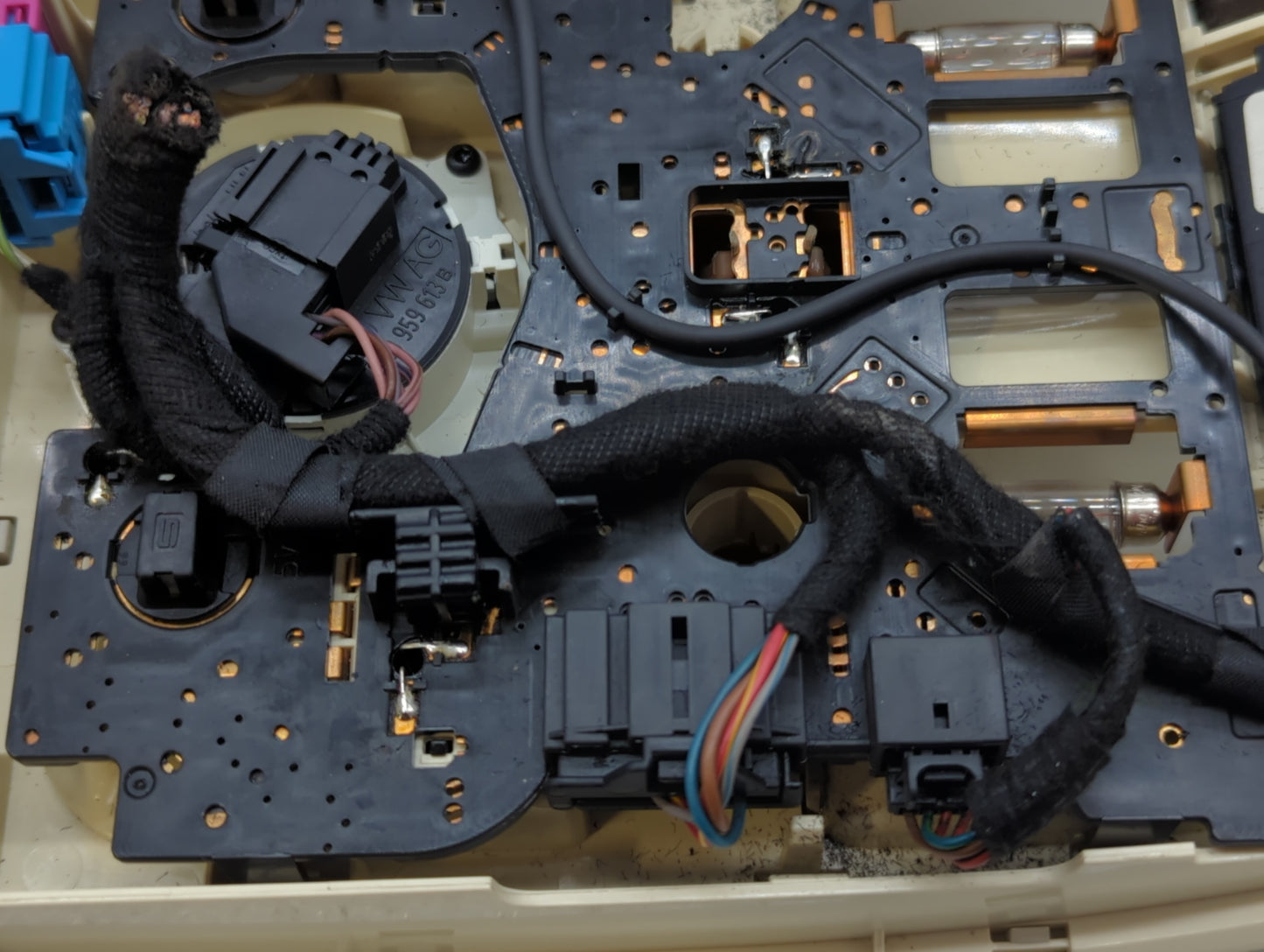 2011 Audi A4 Overhead Roof Console - Oemusedautoparts1.com