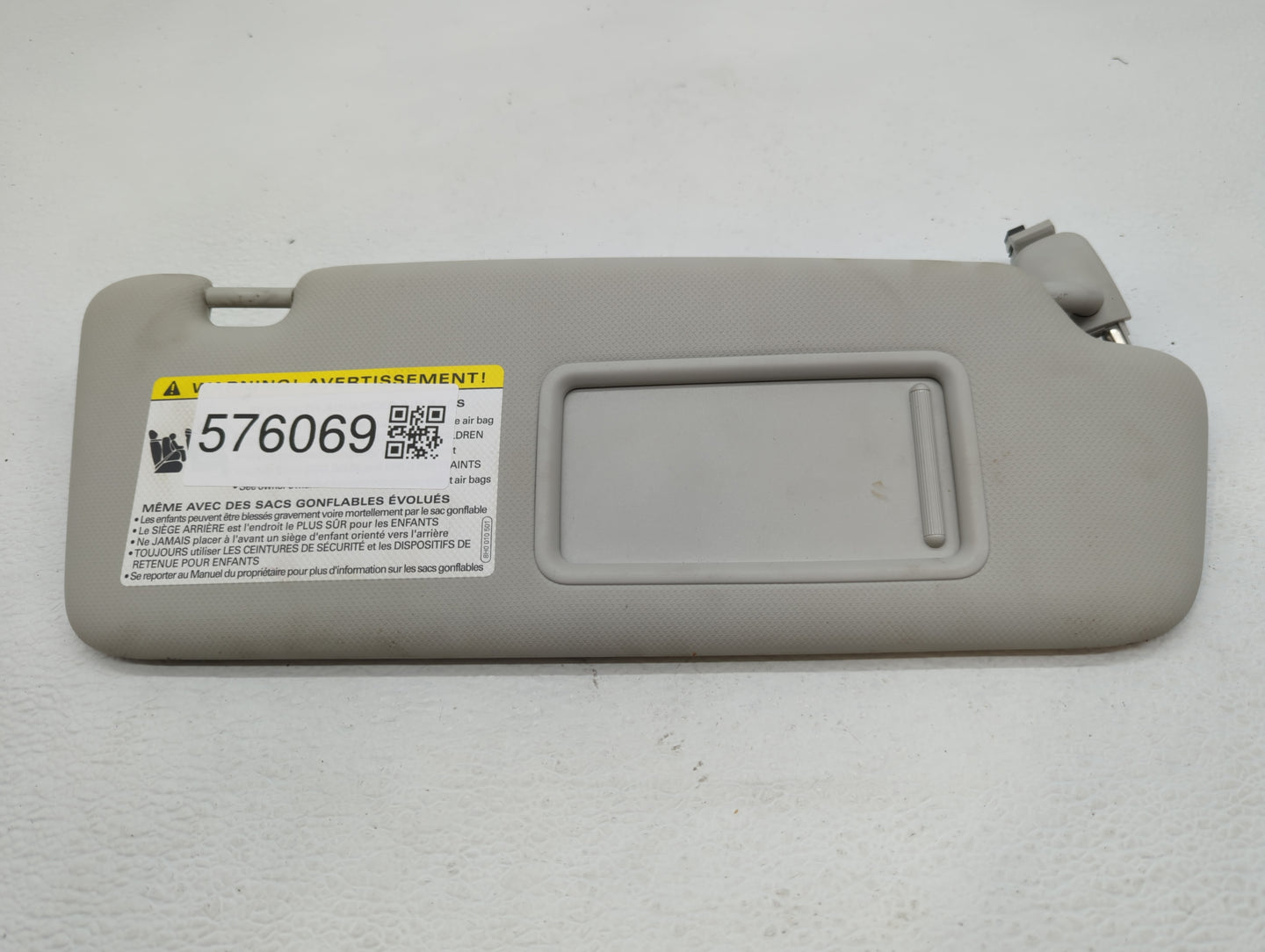 2009-2012 Audi A4 Sun Visor Shade Replacement Passenger Right Mirror Fits Fits 2009 2010 2011 2012 OEM Used Auto Parts - Oem