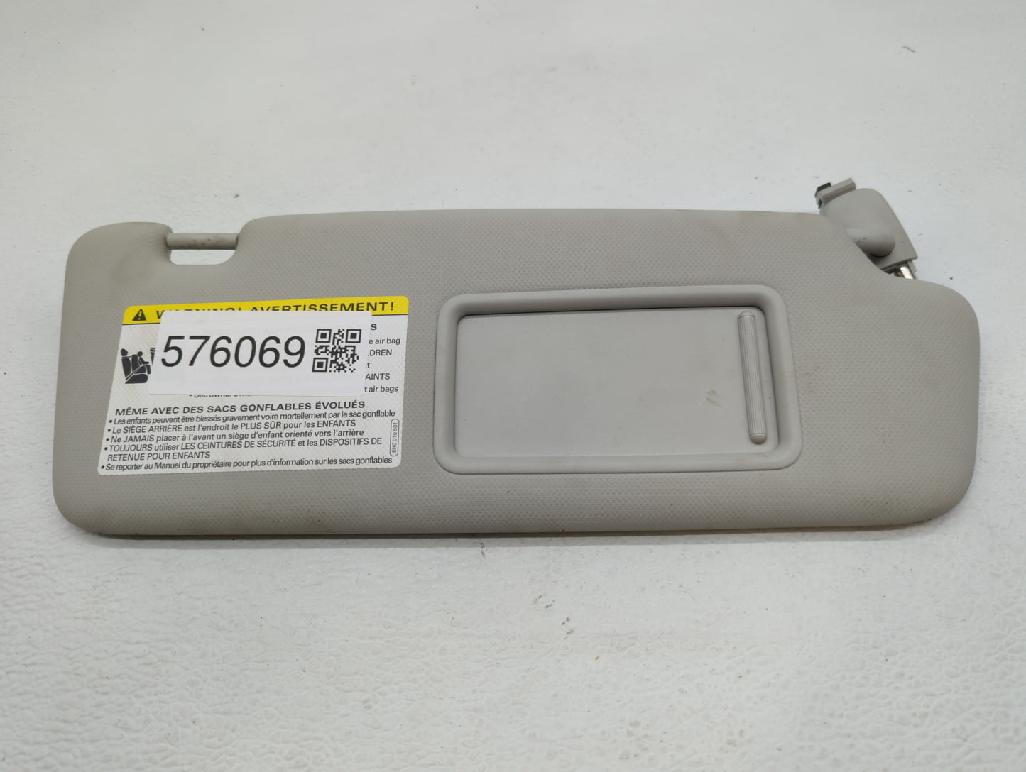 2009-2012 Audi A4 Sun Visor Shade Replacement Passenger Right Mirror Fits Fits 2009 2010 2011 2012 OEM Used Auto Parts - Oem