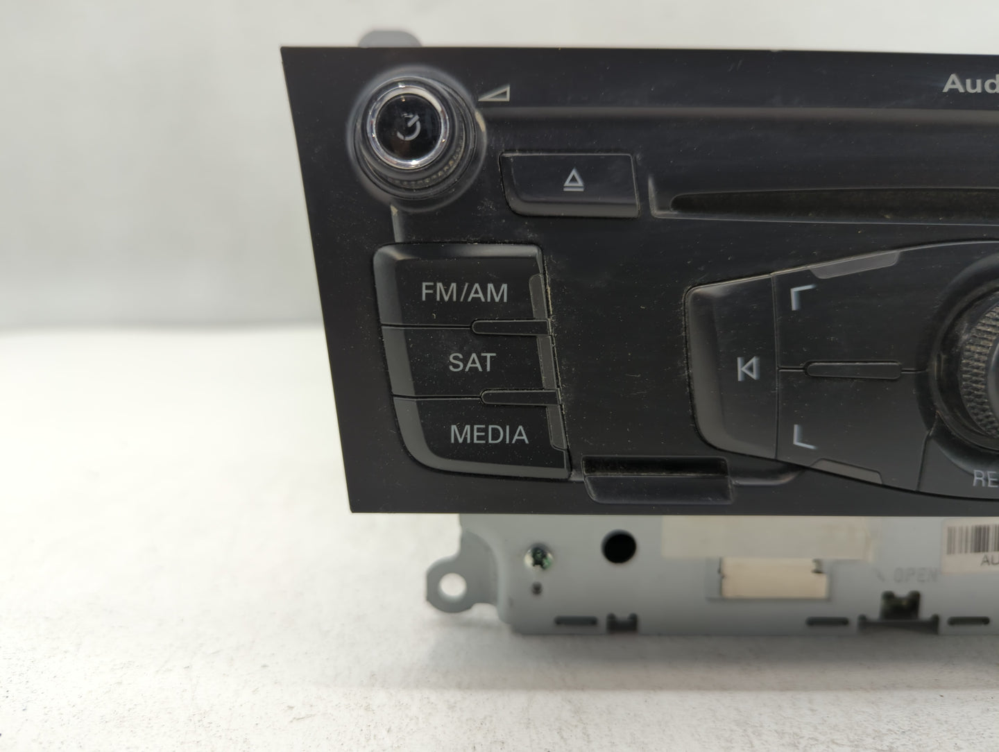 2011-2011 Audi A4 Am Fm Cd Player Radio Receiver - Oemusedautoparts1.com