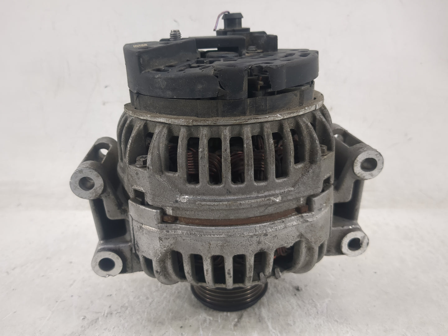 2010-2012 Audi A5 Alternator Replacement Generator Charging Assembly Engine OEM P/N:0 124 525 113 06H 903 016 L Fits OEM Use