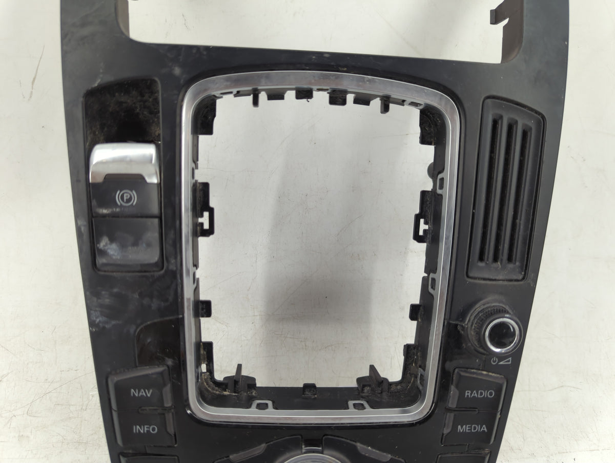 2010-2012 Audi A5 Radio AM FM Cd Player Receiver Replacement P/N:8T0919609F 8T0 919 609 F WFX Fits OEM Used Auto Parts - Oem