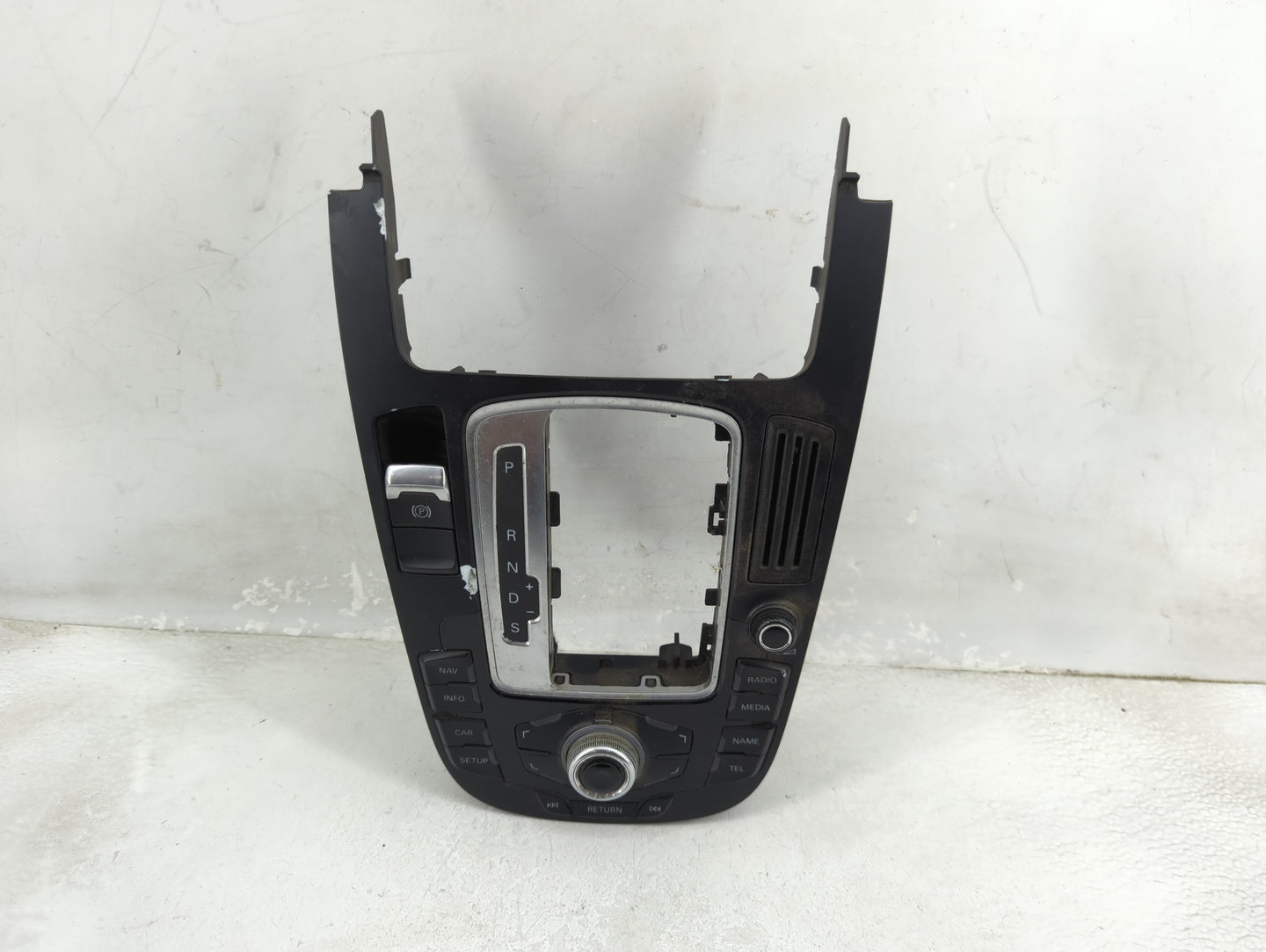 2010-2012 Audi A5 Radio AM FM Cd Player Receiver Replacement P/N:8T0919609F 8T0919609FWFX Fits OEM Used Auto Parts - Oemused