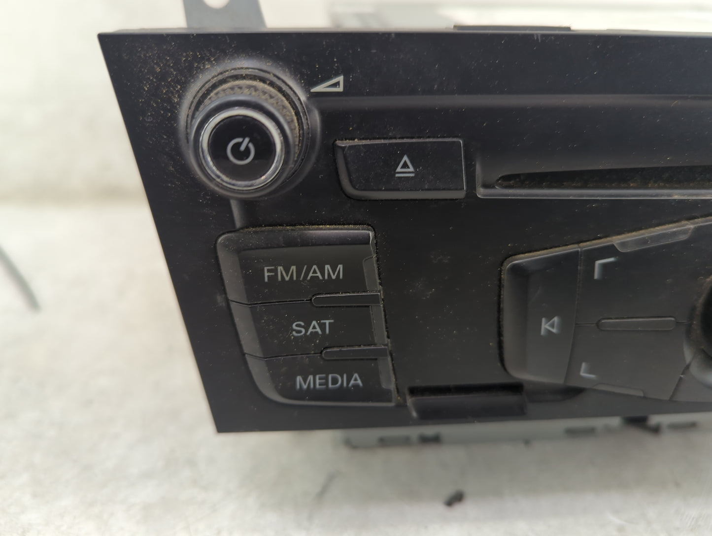 2008-2012 Audi A5 Radio AM FM Cd Player Receiver Replacement P/N:8T1035186R CQ-JA1962G Fits Fits 2008 2009 2010 2011 2012 OE