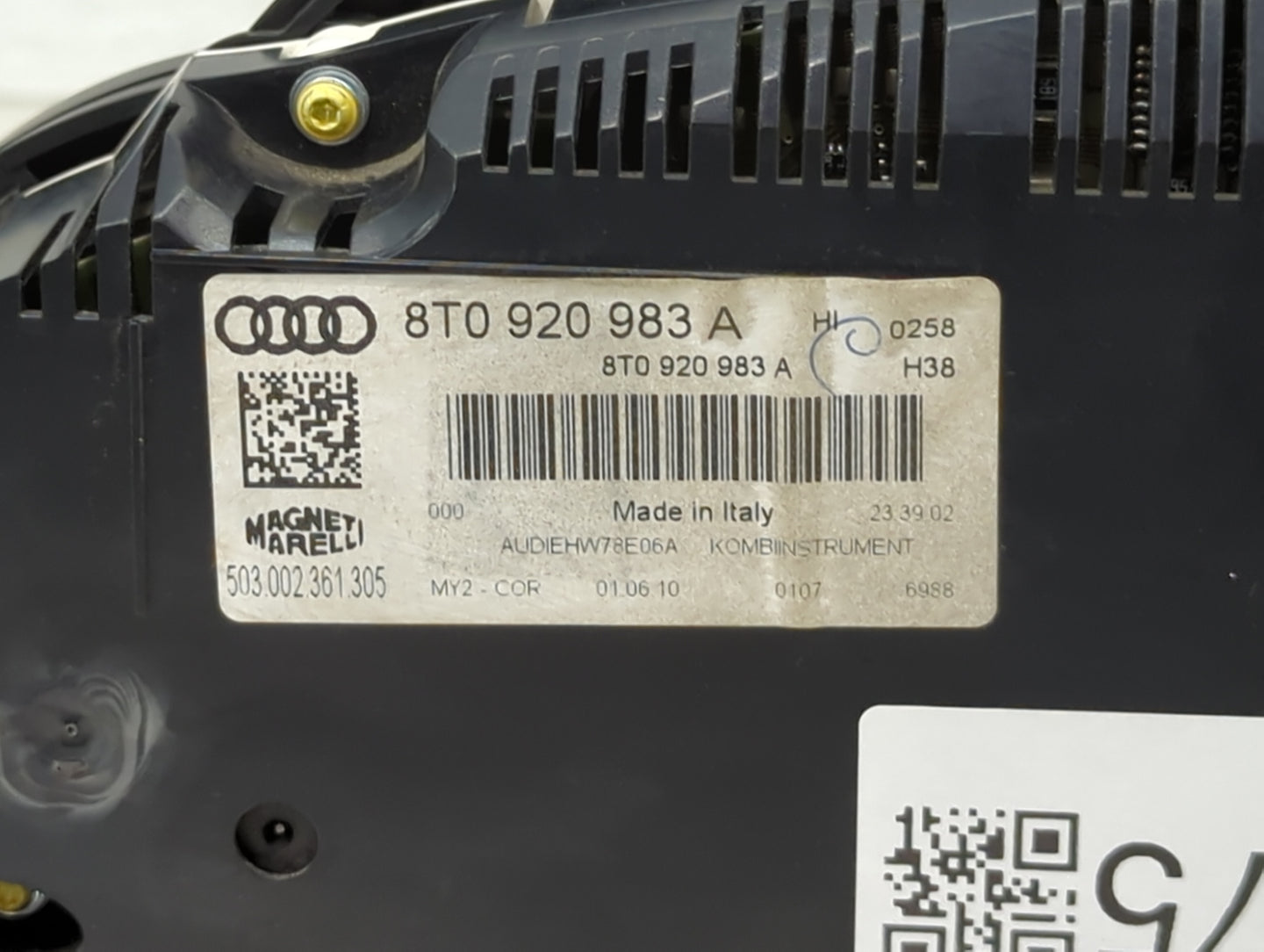 2011-2012 Audi A5 Instrument Cluster Speedometer Gauges P/N:8T0 920 983 A Miles: Fits Fits 2011 2012 OEM Used Auto Parts - O