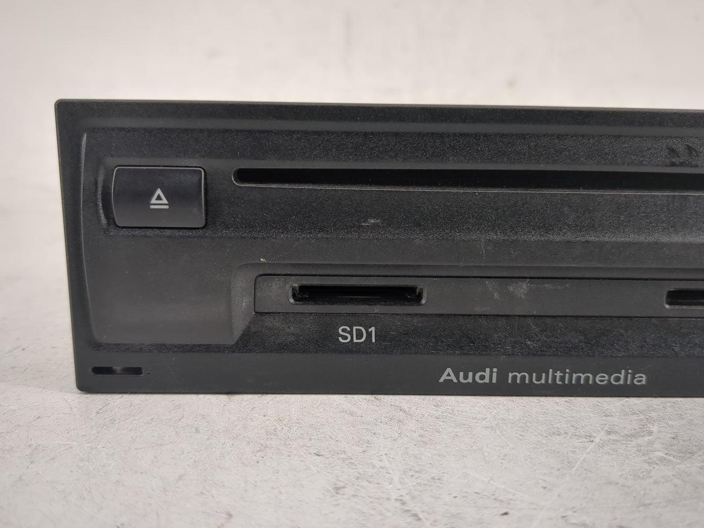 2010-2011 Audi A6 Radio AM FM Cd Player Receiver Replacement P/N:4E0 035 664 B Fits Fits 2010 2011 OEM Used Auto Parts - Oem