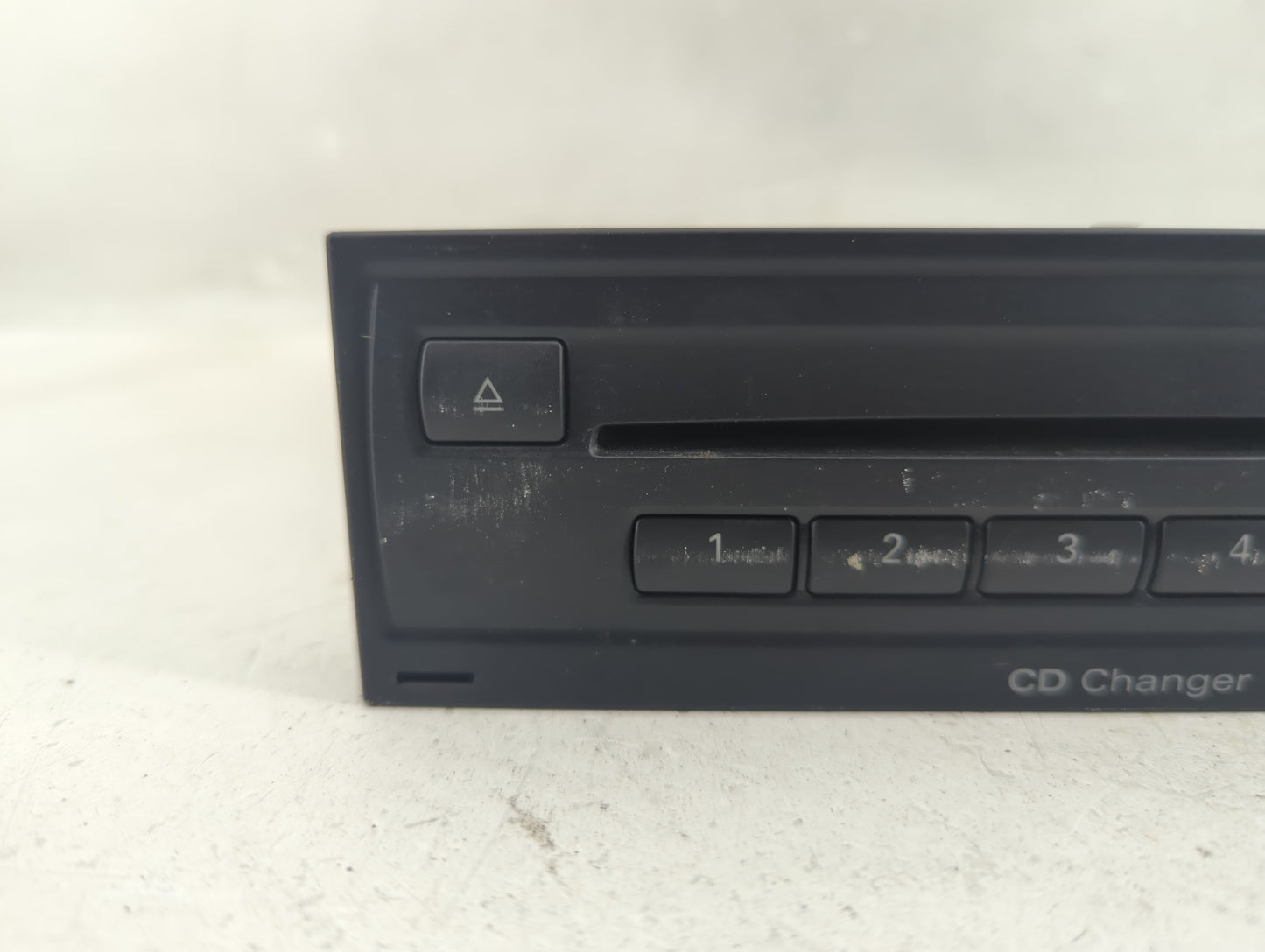 2010-2011 Audi A6 Radio AM FM Cd Player Receiver Replacement P/N:4F0 035 110A Fits Fits 2010 2011 OEM Used Auto Parts - Oemu