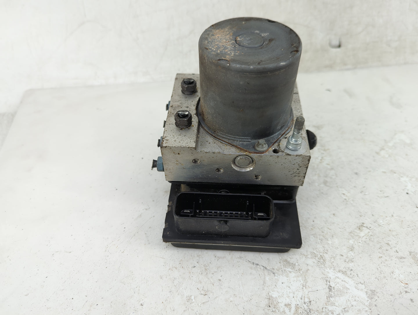 2011 Audi A6 ABS Pump Control Module Replacement P/N:4F0910517AL 4F0614517BA Fits OEM Used Auto Parts - Oemusedautoparts1.co