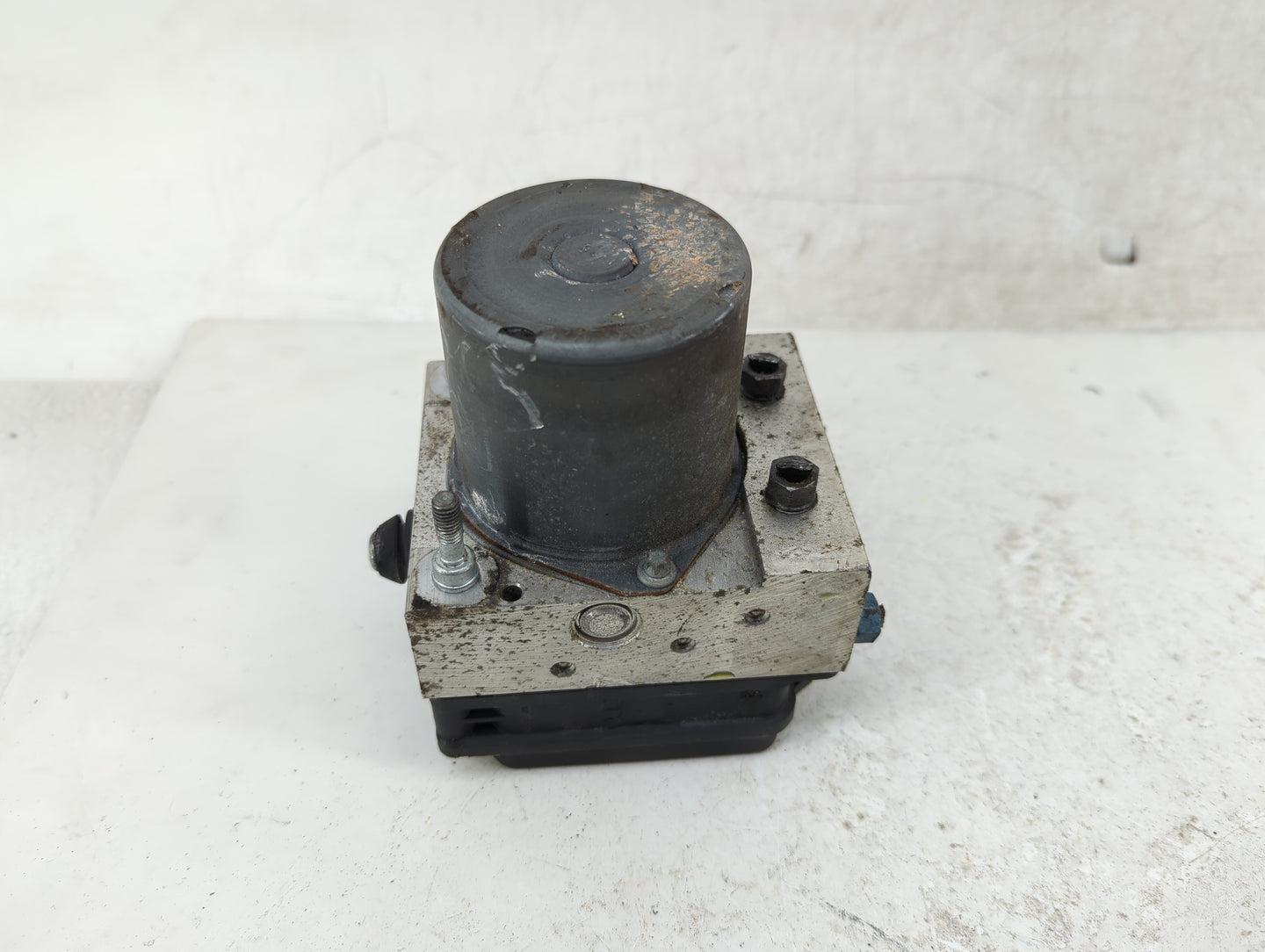 2011 Audi A6 ABS Pump Control Module Replacement P/N:4F0910517AL 4F0614517BA Fits OEM Used Auto Parts - Oemusedautoparts1.co