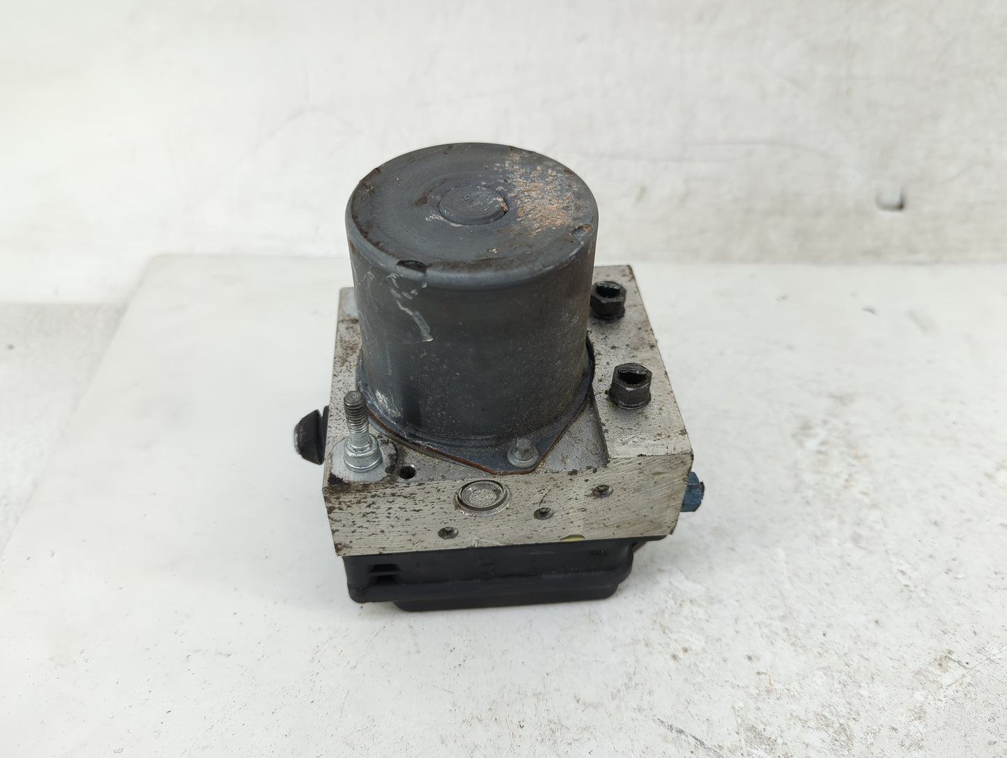 2011 Audi A6 ABS Pump Control Module Replacement P/N:4F0910517AL 4F0614517BA Fits OEM Used Auto Parts - Oemusedautoparts1.co