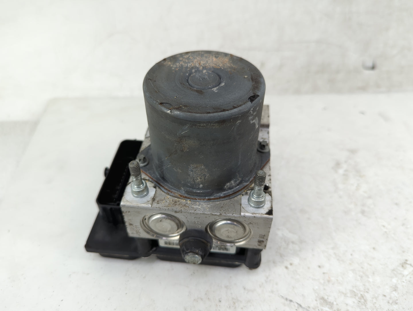 2011 Audi A6 ABS Pump Control Module Replacement P/N:4F0910517AL 4F0614517BA Fits OEM Used Auto Parts - Oemusedautoparts1.co
