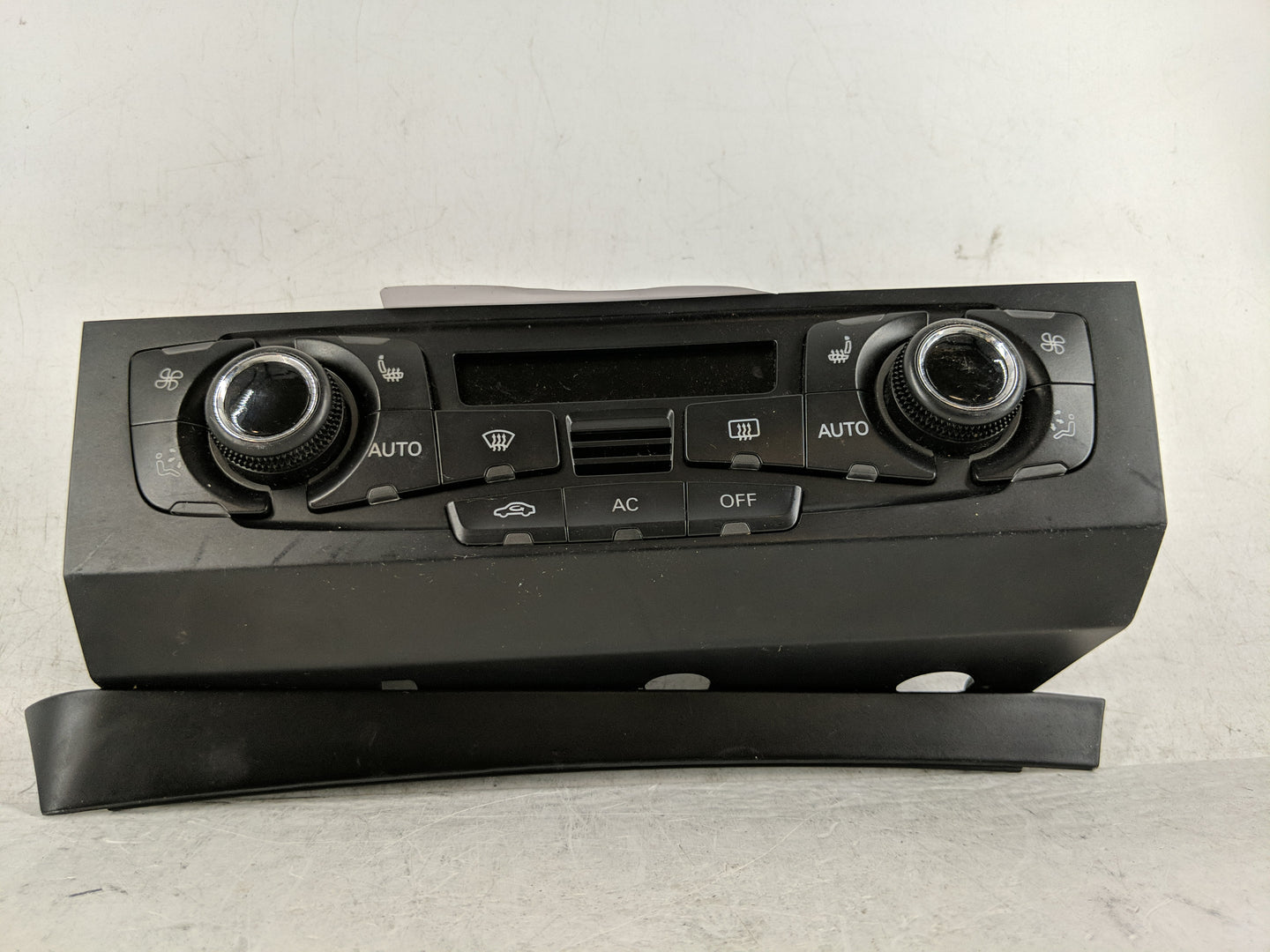 2009-2012 Audi Q5 Climate Control Module Temperature AC/Heater Replacement P/N:8T1 820 043 AQ Fits OEM Used Auto Parts - Oem