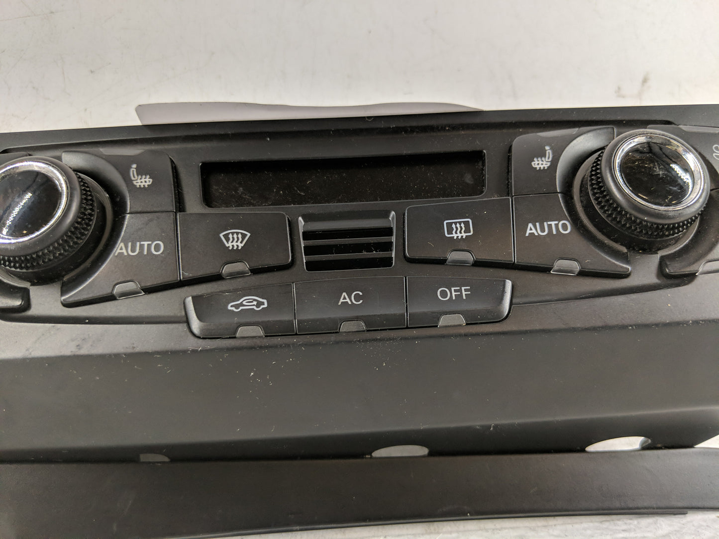 2009-2012 Audi Q5 Climate Control Module Temperature AC/Heater Replacement P/N:8T1 820 043 AQ Fits OEM Used Auto Parts - Oem