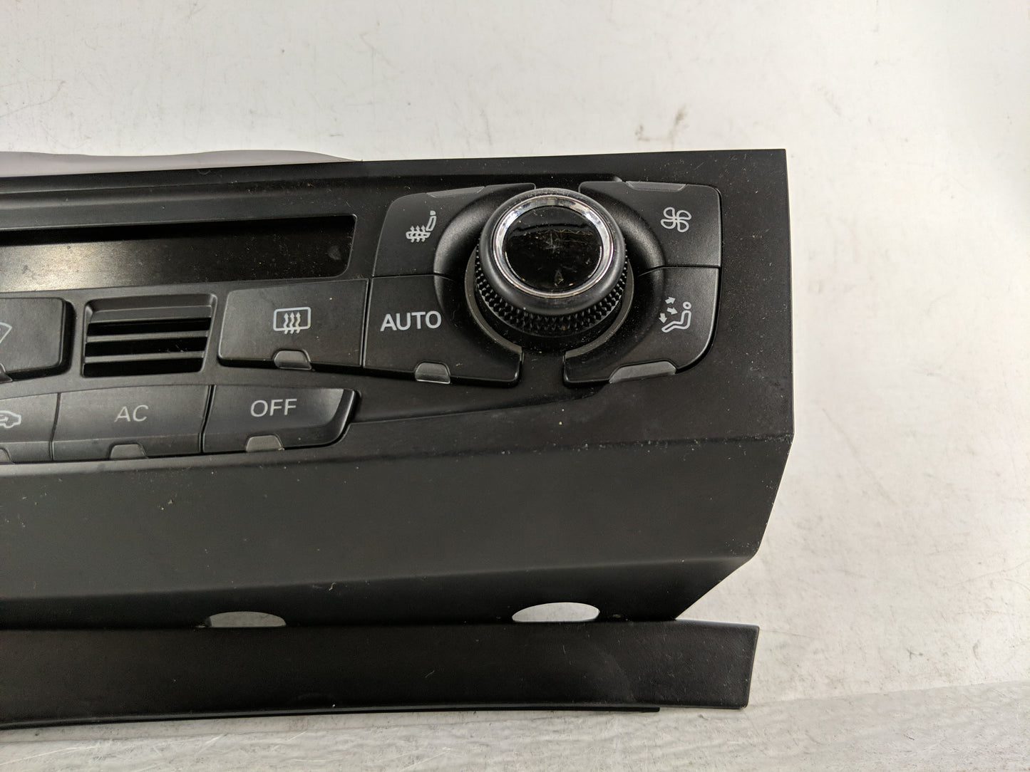 2009-2012 Audi Q5 Climate Control Module Temperature AC/Heater Replacement P/N:8T1 820 043 AQ Fits OEM Used Auto Parts - Oem