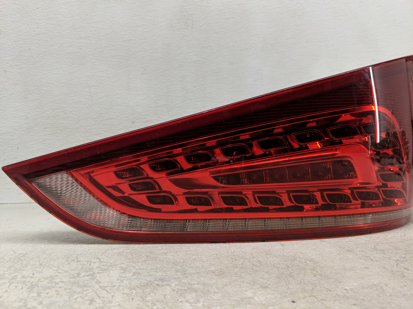 2009-2012 Audi Q5 Tail Light Assembly Driver Left OEM P/N:8R0 945 093 B AU416 T2 Fits Fits 2009 2010 2011 2012 OEM Used Auto