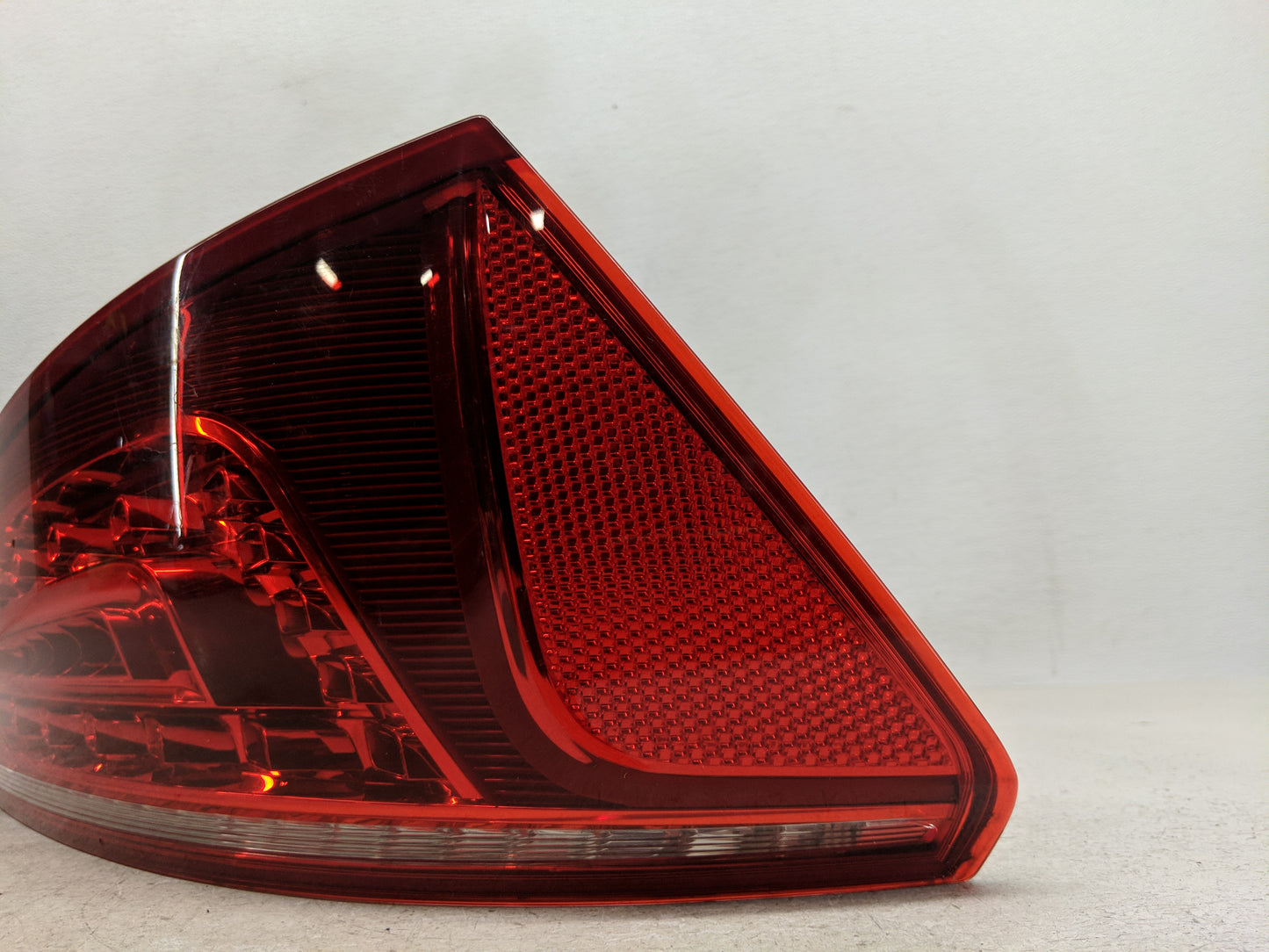 2009-2012 Audi Q5 Tail Light Assembly Driver Left OEM P/N:8R0 945 093 B AU416 T2 Fits Fits 2009 2010 2011 2012 OEM Used Auto