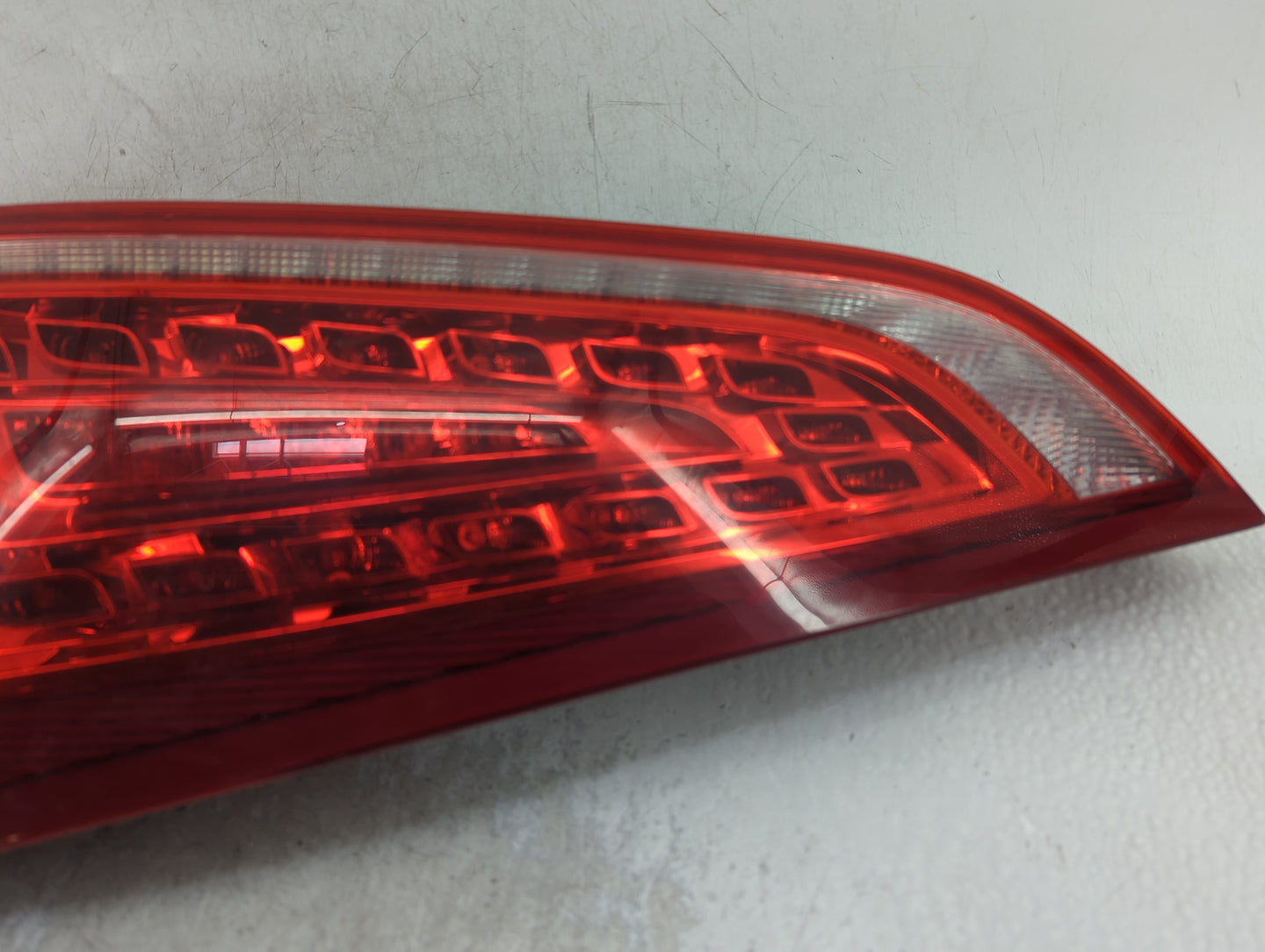 2009-2012 Audi Q5 Tail Light Assembly Driver Left OEM P/N:8R0 945 093 B AU416 T2 Fits Fits 2009 2010 2011 2012 OEM Used Auto