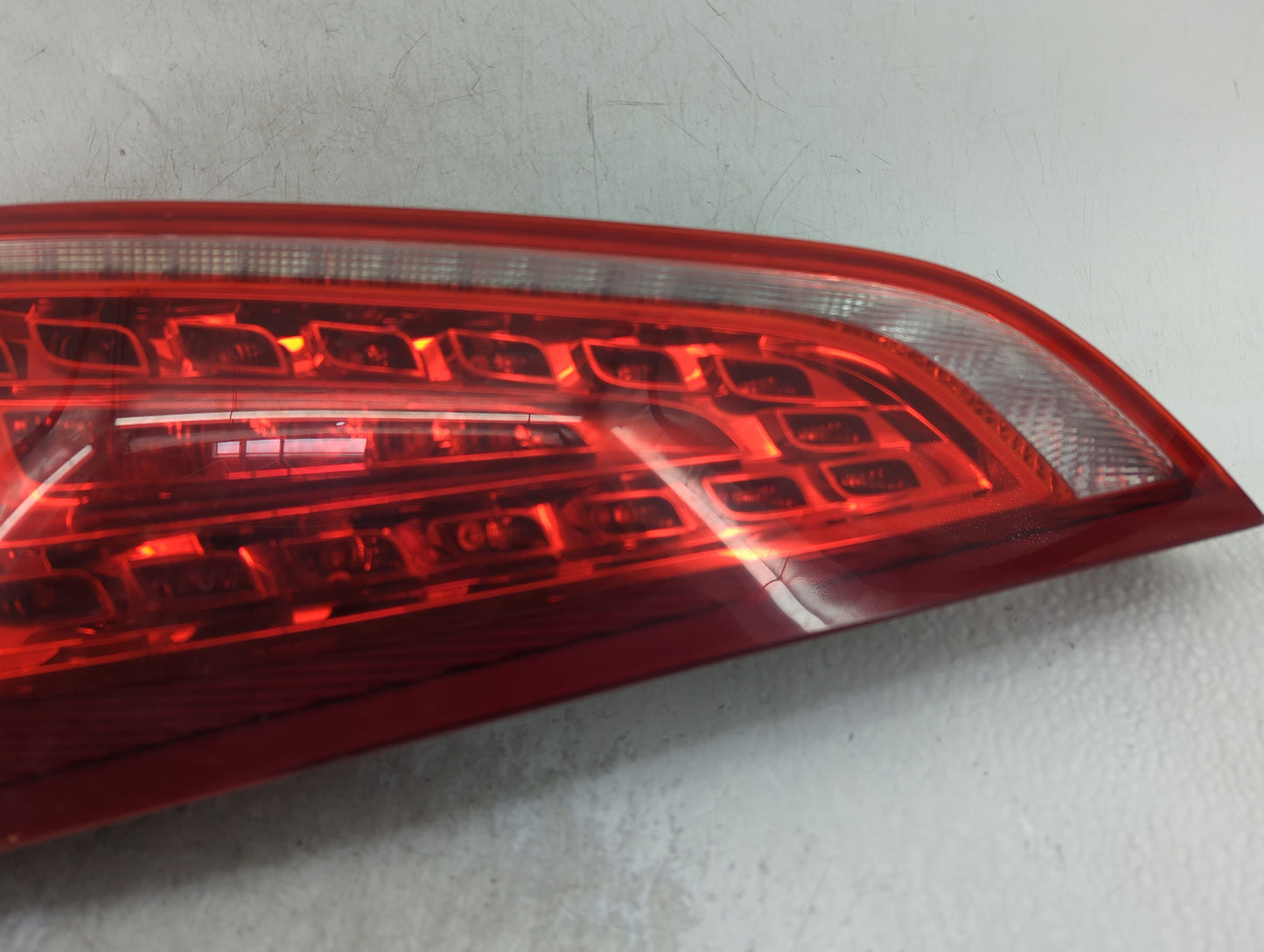 2009-2012 Audi Q5 Tail Light Assembly Driver Left OEM P/N:8R0 945 093 B AU416 T2 Fits Fits 2009 2010 2011 2012 OEM Used Auto