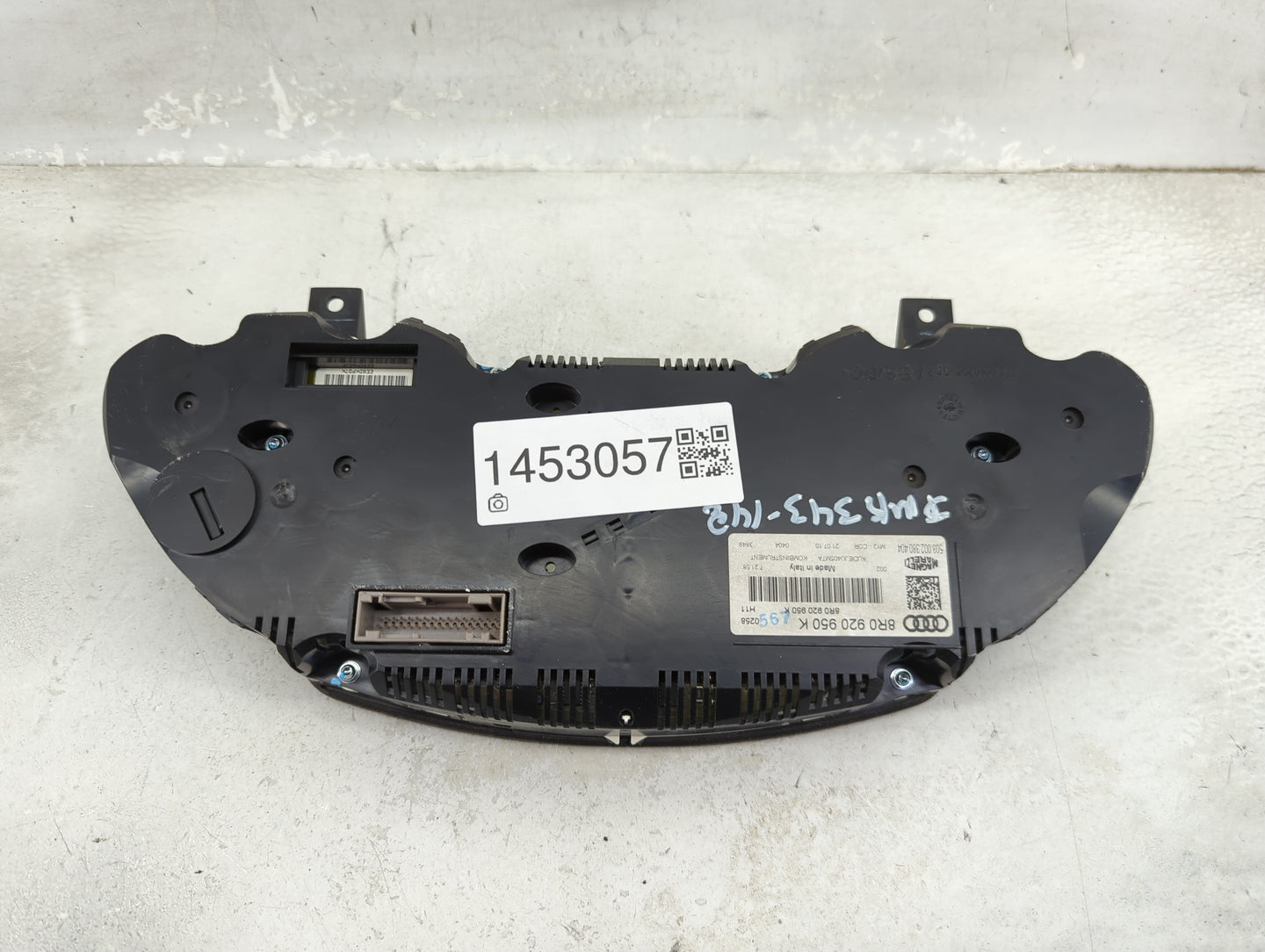 2011-2012 Audi Q5 Instrument Cluster Speedometer Gauges P/N:8R0 920 950 K Miles: Fits Fits 2011 2012 OEM Used Auto Parts - O