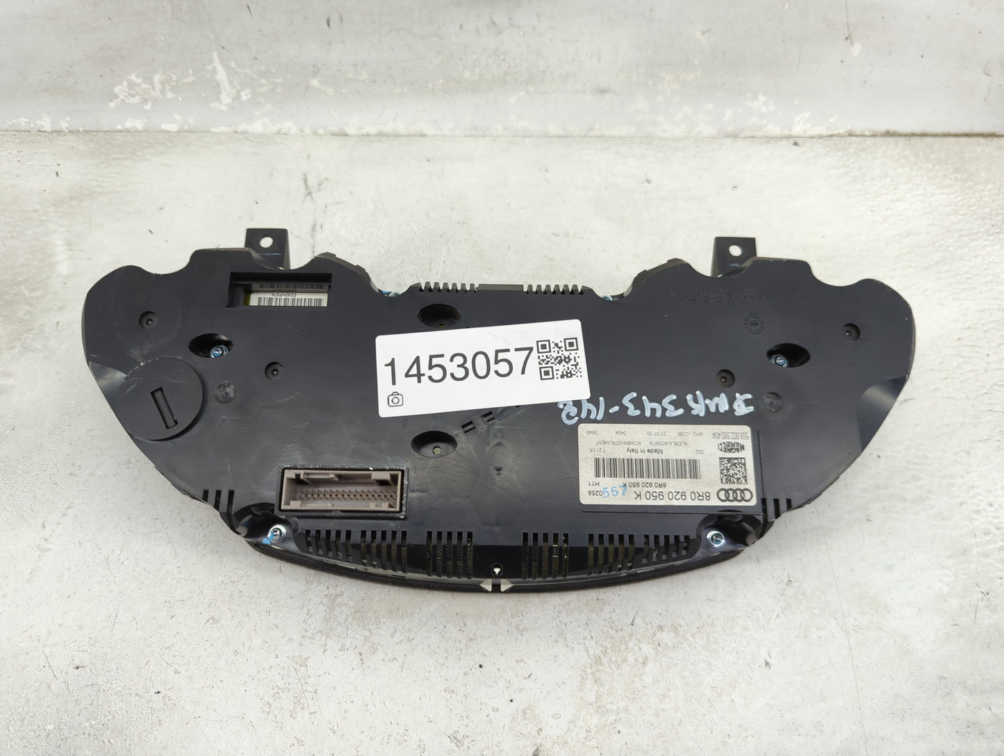 2011-2012 Audi Q5 Instrument Cluster Speedometer Gauges P/N:8R0 920 950 K Miles: Fits Fits 2011 2012 OEM Used Auto Parts - O