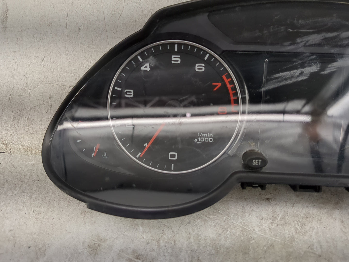 2011-2012 Audi Q5 Instrument Cluster Speedometer Gauges P/N:8R0920981G 503.002.381.305 Miles:99K Fits Fits 2011 2012 OEM Use