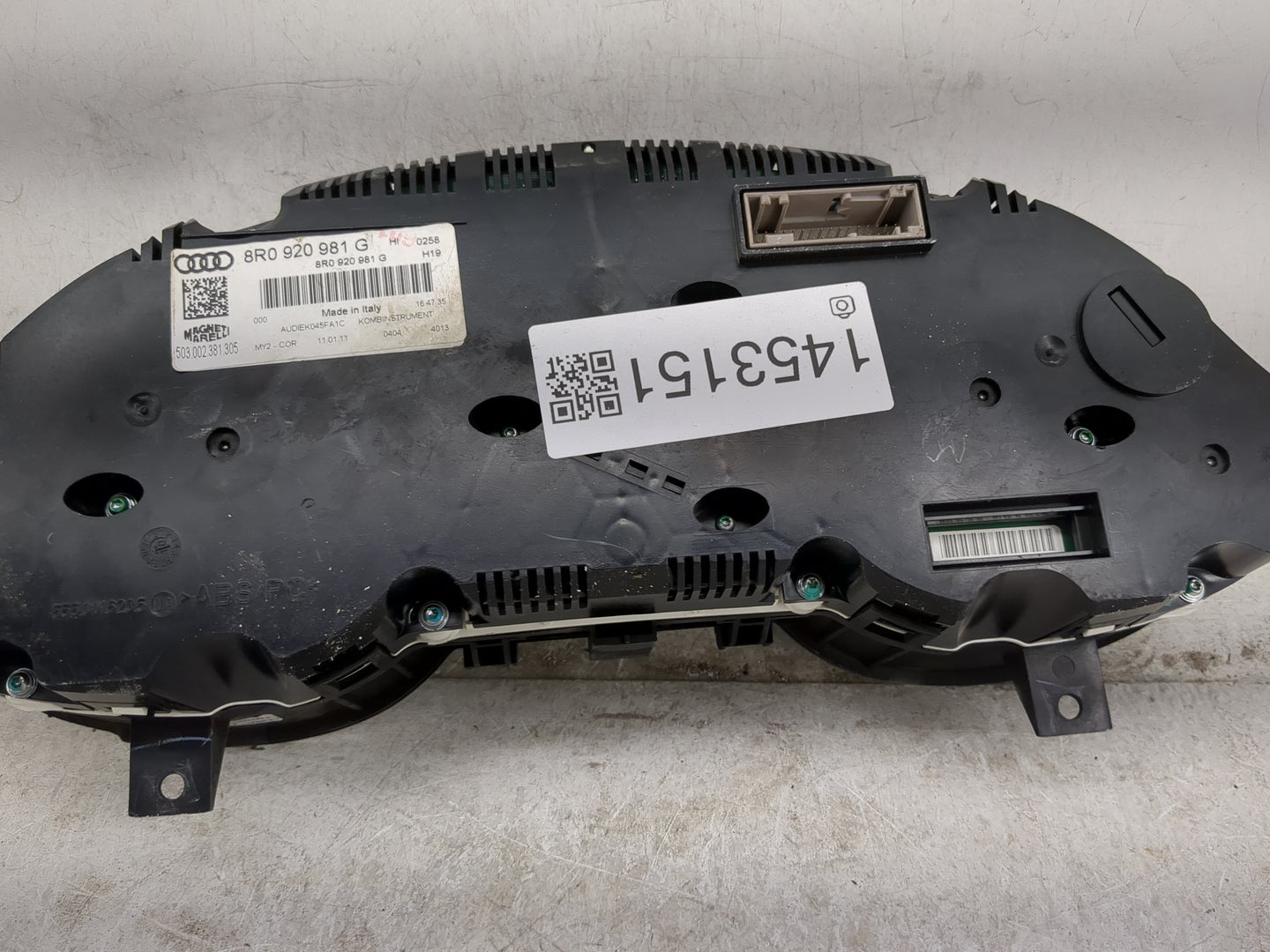 2011-2012 Audi Q5 Instrument Cluster Speedometer Gauges P/N:8R0920981G 503.002.381.305 Miles:99K Fits Fits 2011 2012 OEM Use