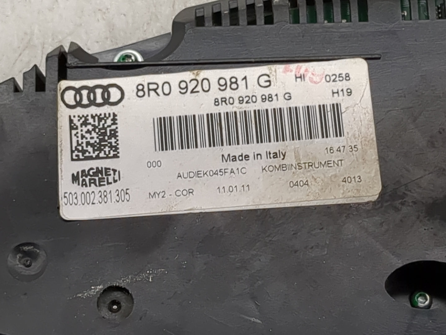2011-2012 Audi Q5 Instrument Cluster Speedometer Gauges P/N:8R0920981G 503.002.381.305 Miles:99K Fits Fits 2011 2012 OEM Use
