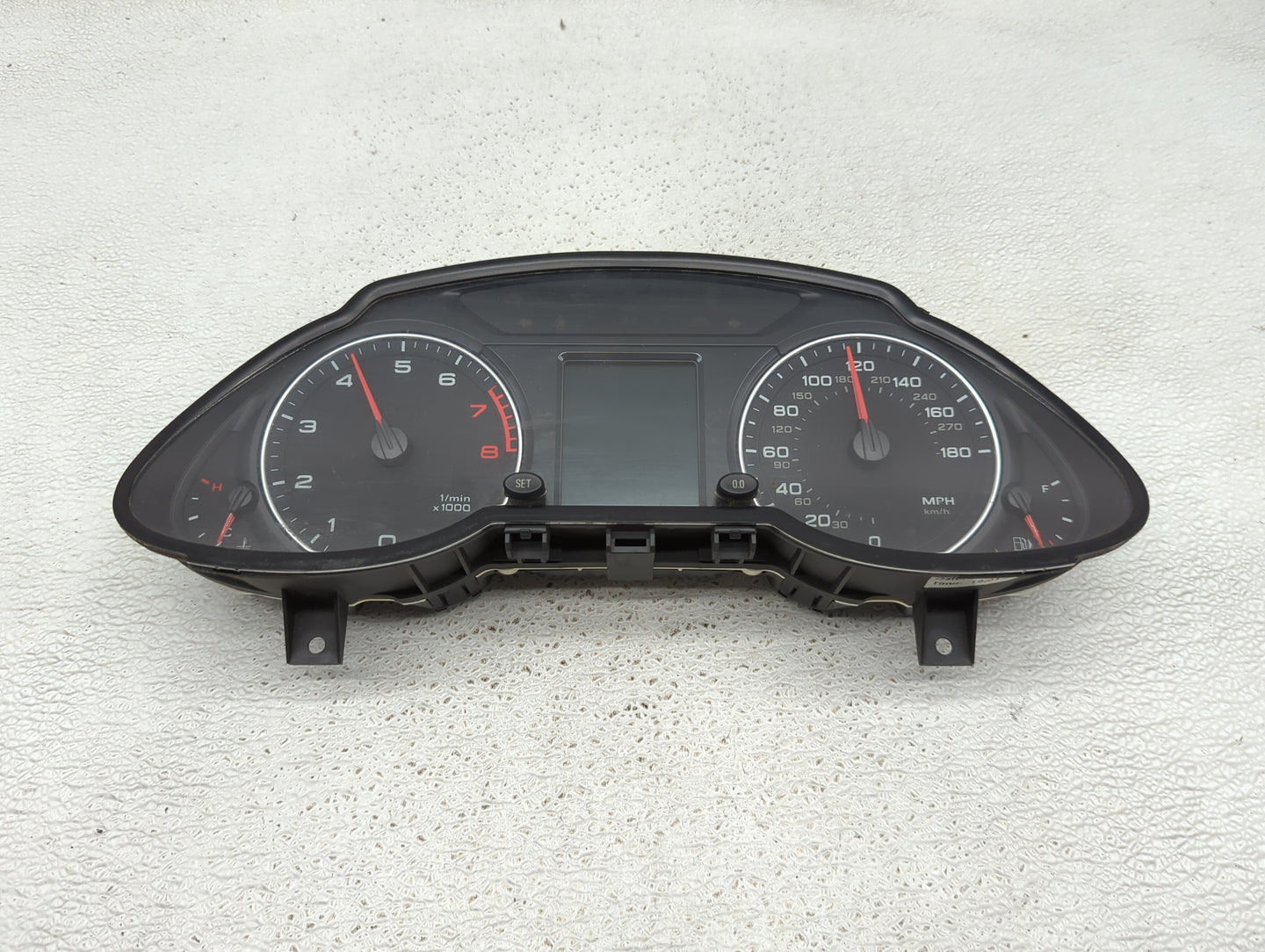2011-2012 Audi Q5 Instrument Cluster Speedometer Gauges P/N:8R0920950K 503002380404 Fits Fits 2011 2012 OEM Used Auto Parts 