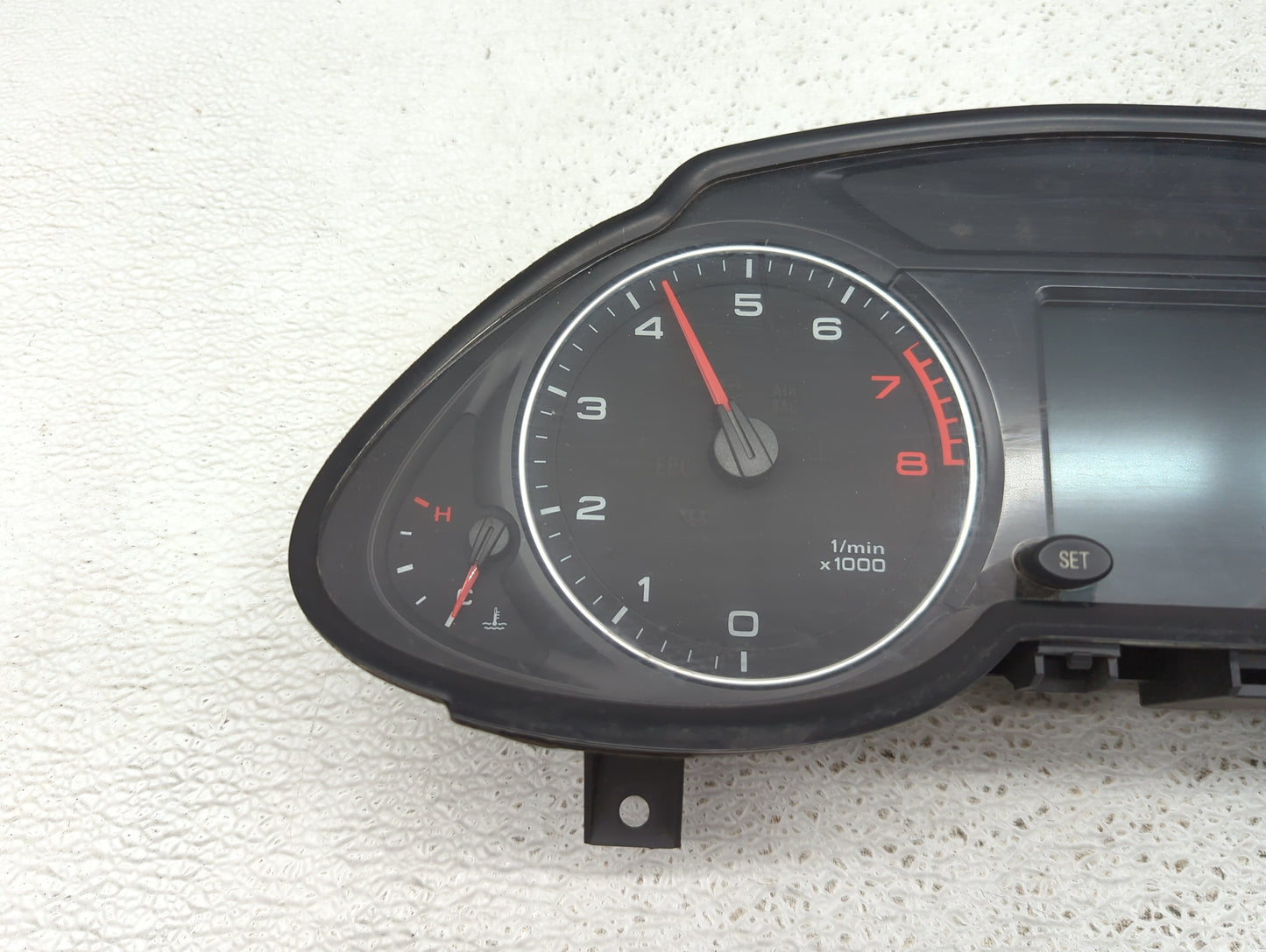 2011-2012 Audi Q5 Instrument Cluster Speedometer Gauges P/N:8R0920950K 503002380404 Fits Fits 2011 2012 OEM Used Auto Parts 