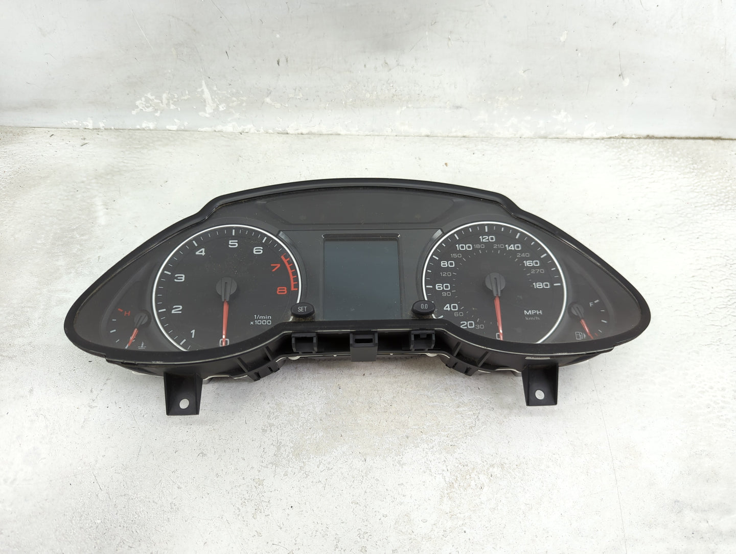 2011-2012 Audi Q5 Instrument Cluster Speedometer Gauges P/N:8R0920950K Miles:138K Fits Fits 2011 2012 OEM Used Auto Parts - 