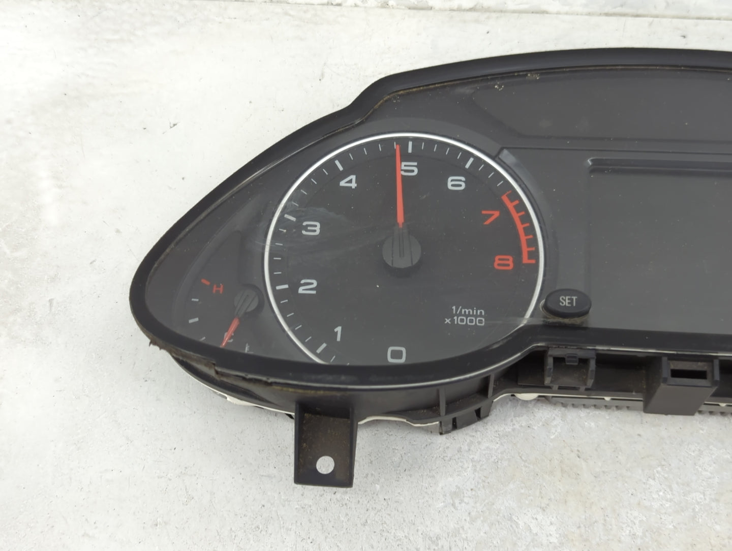 2011-2012 Audi Q5 Instrument Cluster Speedometer Gauges P/N:8R0920981G 503002381305 Miles:66K Fits Fits 2011 2012 OEM Used A