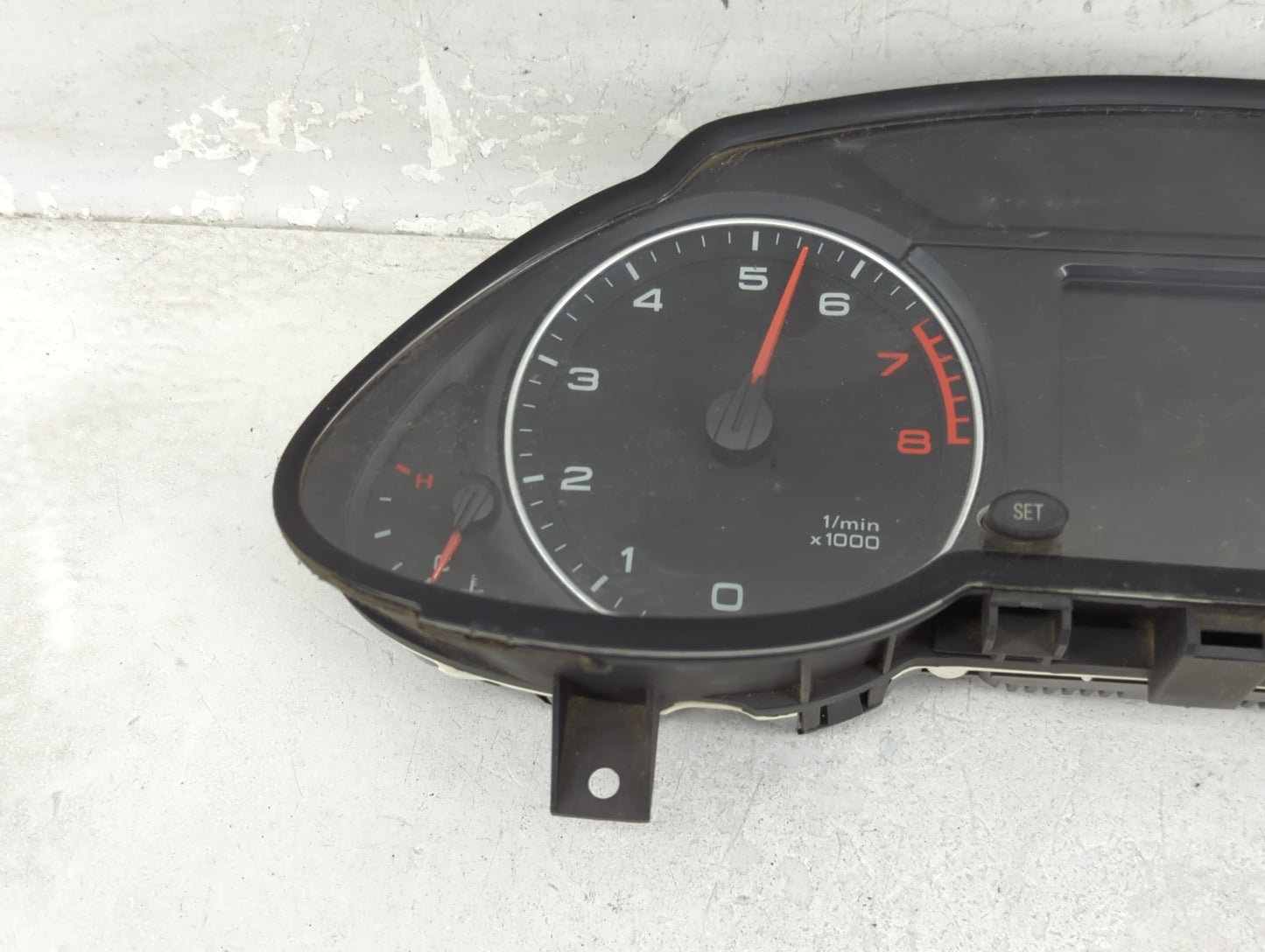 2011-2012 Audi Q5 Instrument Cluster Speedometer Gauges P/N:8R0920981G Miles:83K Fits Fits 2011 2012 OEM Used Auto Parts - O