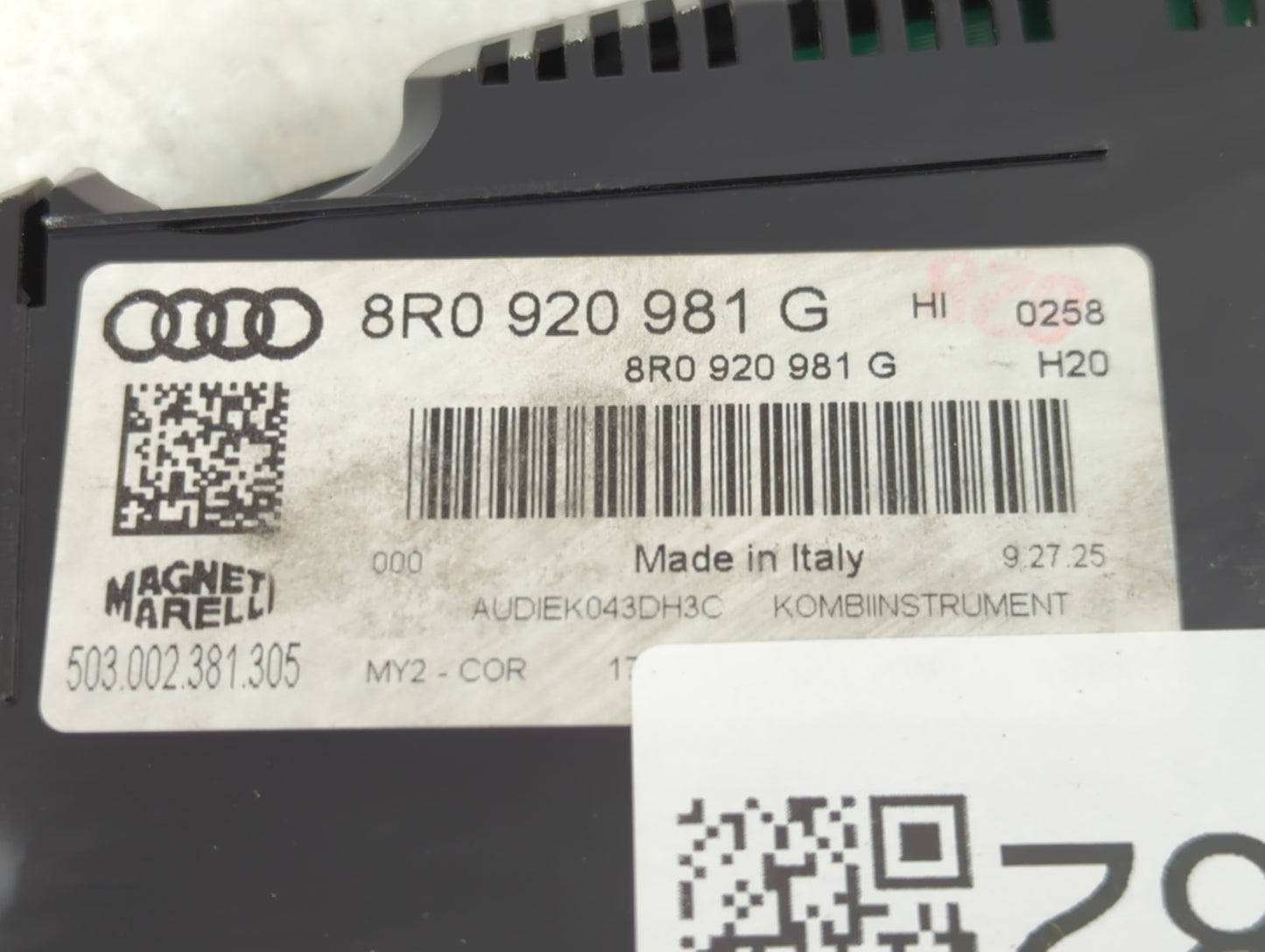 2011-2012 Audi Q5 Instrument Cluster Speedometer Gauges P/N:8R0920981G Miles:83K Fits Fits 2011 2012 OEM Used Auto Parts - O