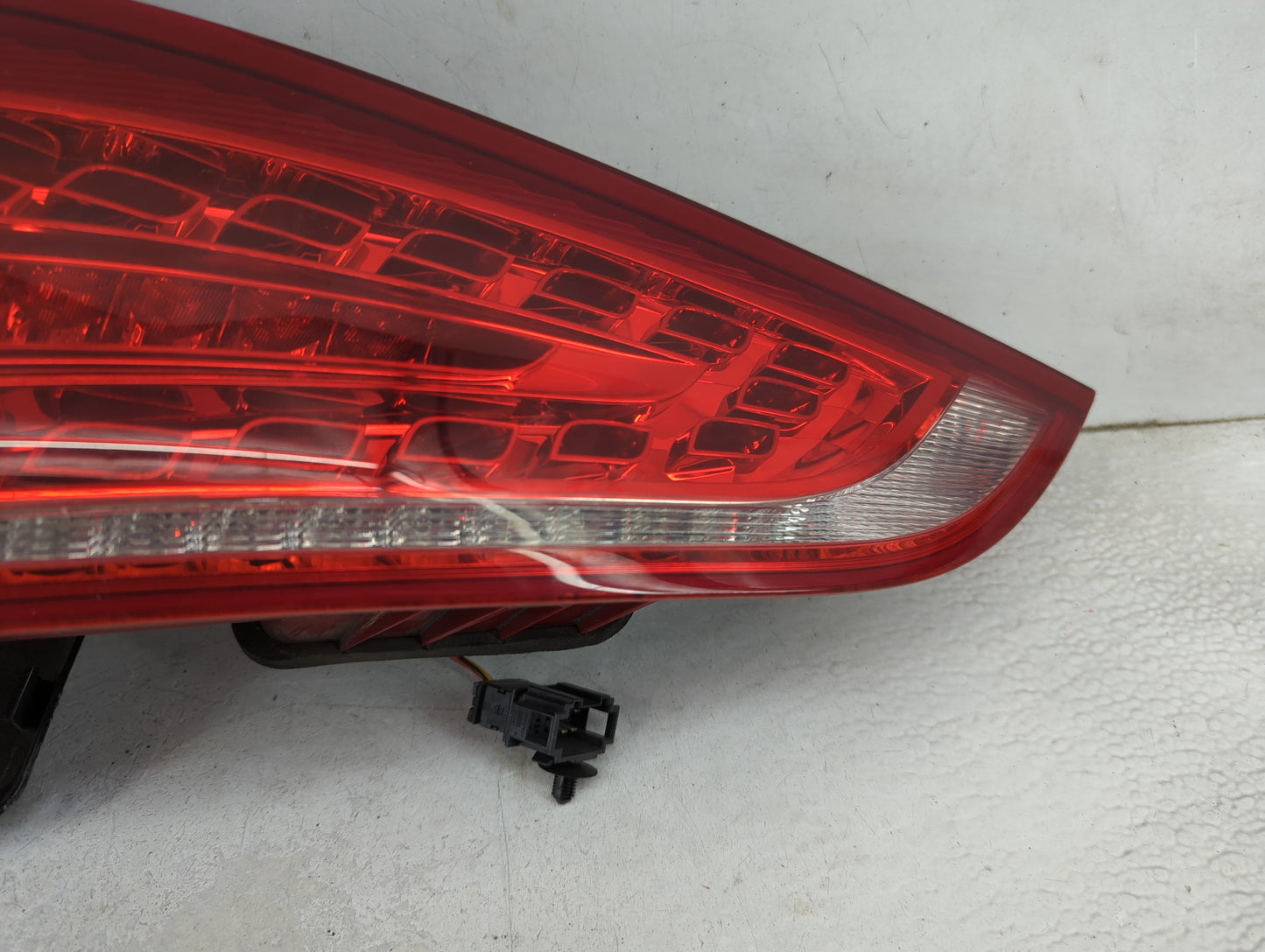 2009-2012 Audi Q5 Tail Light Assembly Passenger Right OEM P/N:8R0 945 094 B Fits Fits 2009 2010 2011 2012 OEM Used Auto Part