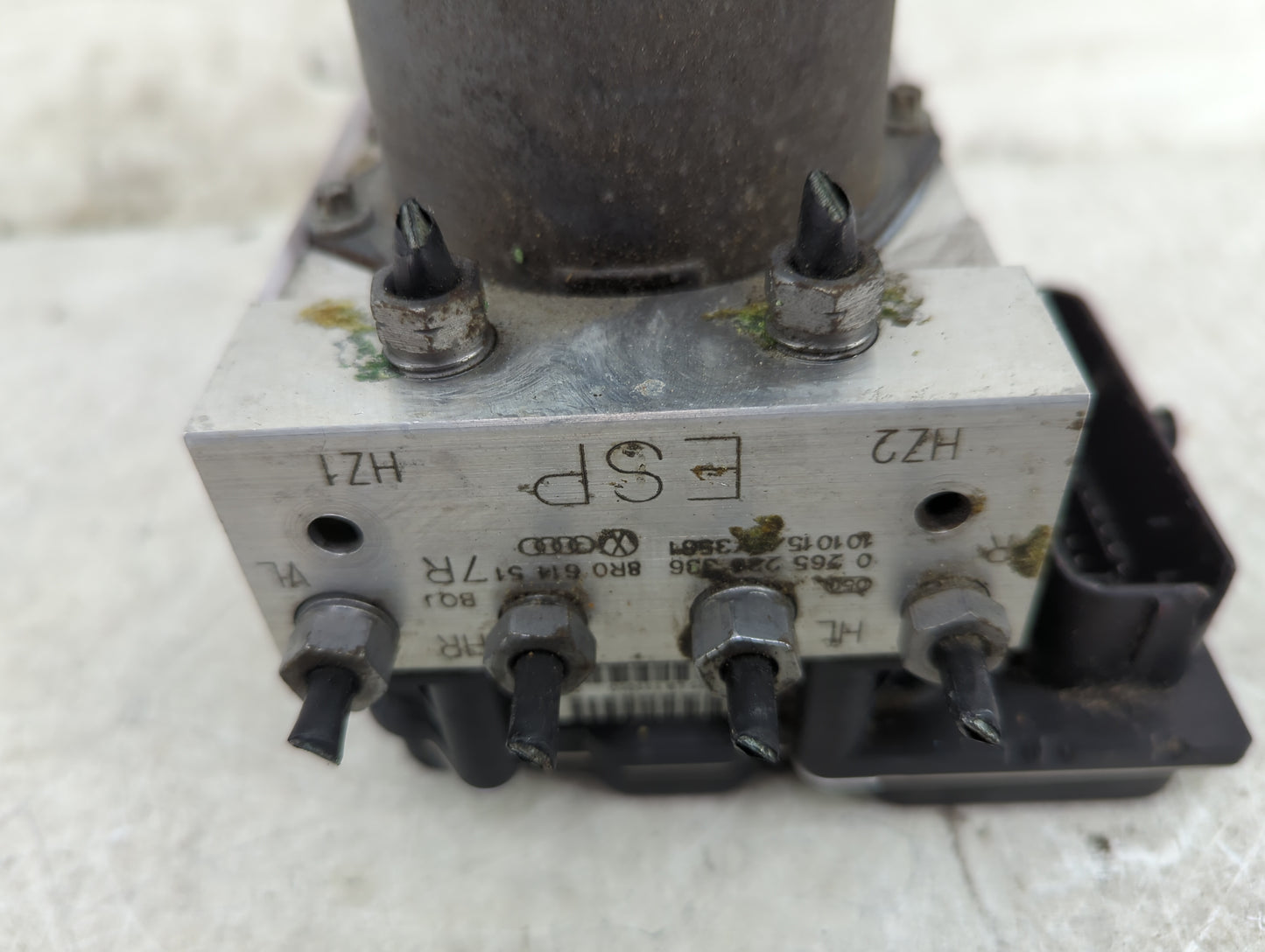 2009-2012 Audi Q5 ABS Pump Control Module Replacement P/N:0265236336 8R0614517R Fits Fits 2009 2010 2011 2012 OEM Used Auto 