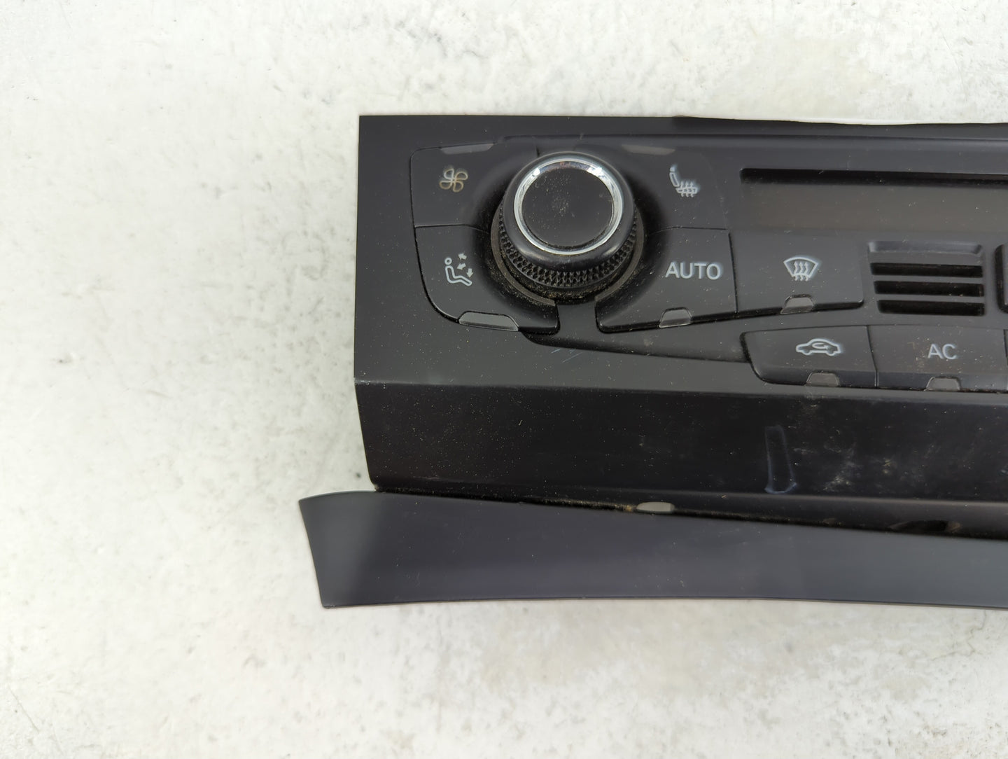 2009-2012 Audi Q5 Climate Control Module Temperature AC/Heater Replacement P/N:8T1 820 043 AQ Fits OEM Used Auto Parts - Oem