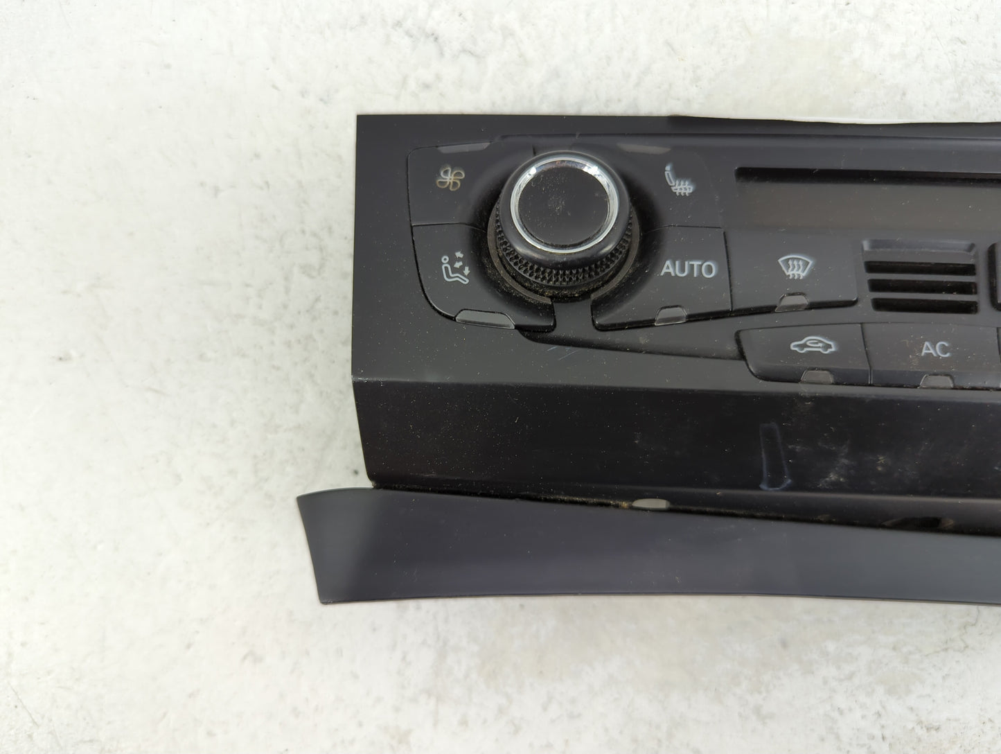 2009-2012 Audi Q5 Climate Control Module Temperature AC/Heater Replacement P/N:8T1 820 043 AQ Fits OEM Used Auto Parts - Oem