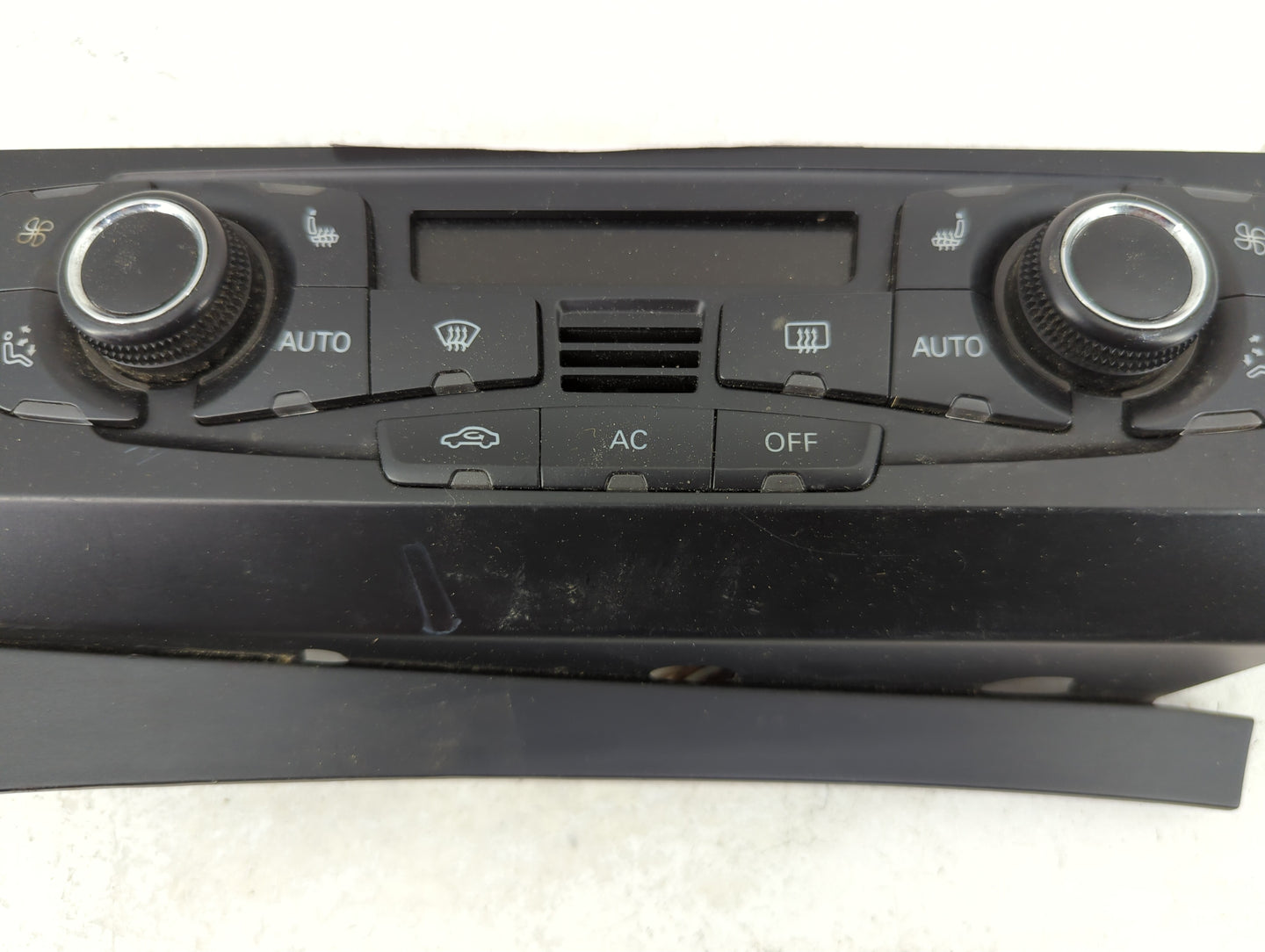 2009-2012 Audi Q5 Climate Control Module Temperature AC/Heater Replacement P/N:8T1 820 043 AQ Fits OEM Used Auto Parts - Oem