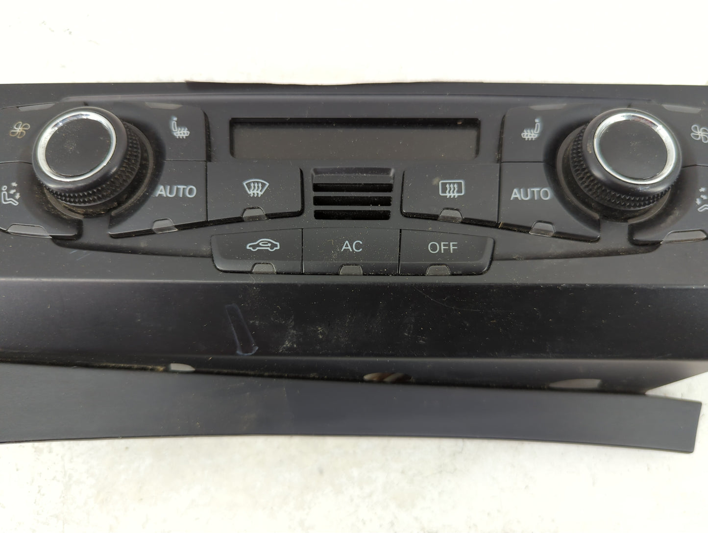2009-2012 Audi Q5 Climate Control Module Temperature AC/Heater Replacement P/N:8T1 820 043 AQ Fits OEM Used Auto Parts - Oem
