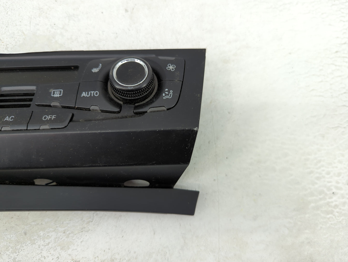 2009-2012 Audi Q5 Climate Control Module Temperature AC/Heater Replacement P/N:8T1 820 043 AQ Fits OEM Used Auto Parts - Oem