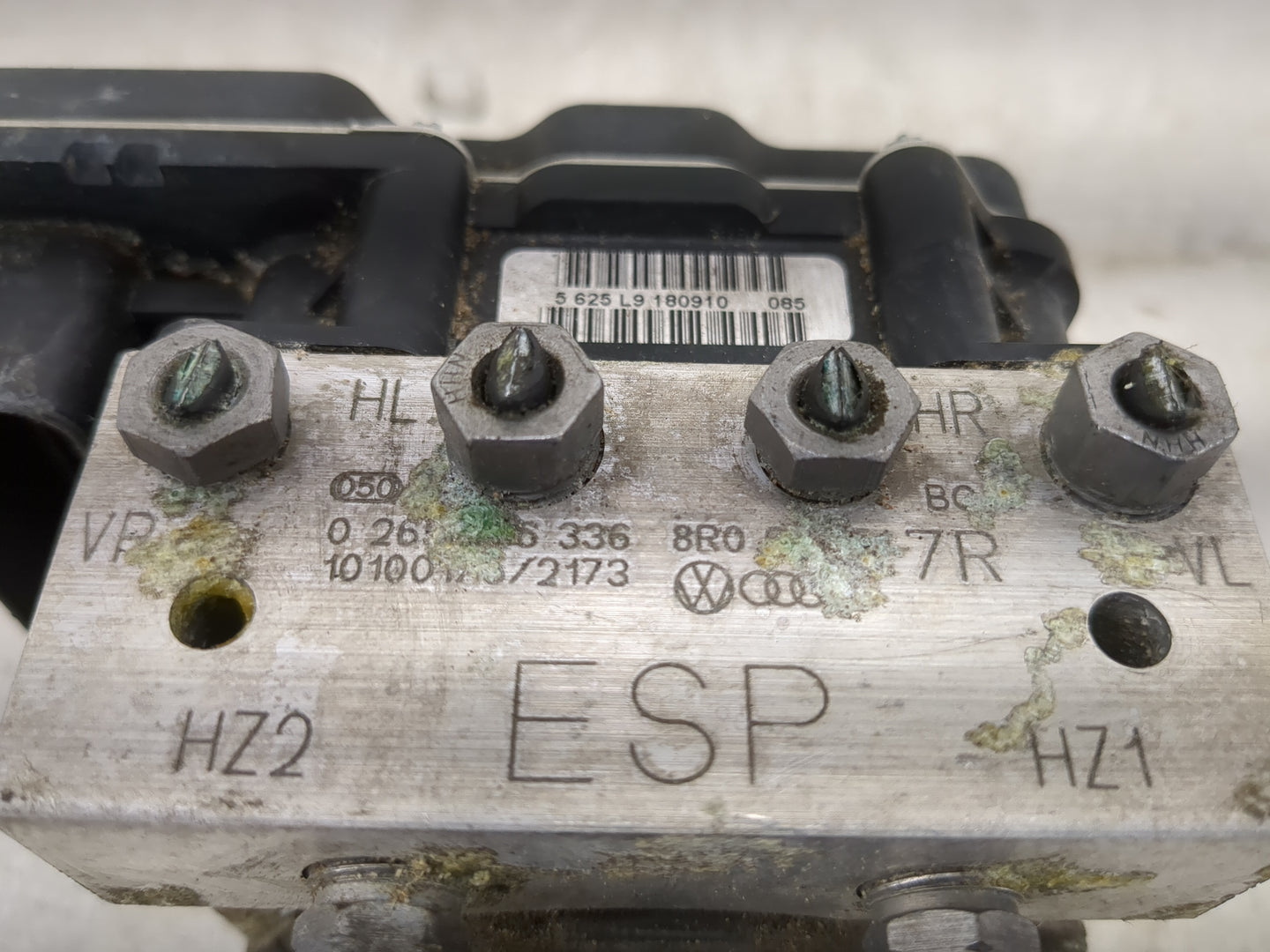2009-2012 Audi Q5 ABS Pump Control Module Replacement P/N:0 265 236 336 Fits Fits 2009 2010 2011 2012 OEM Used Auto Parts - 