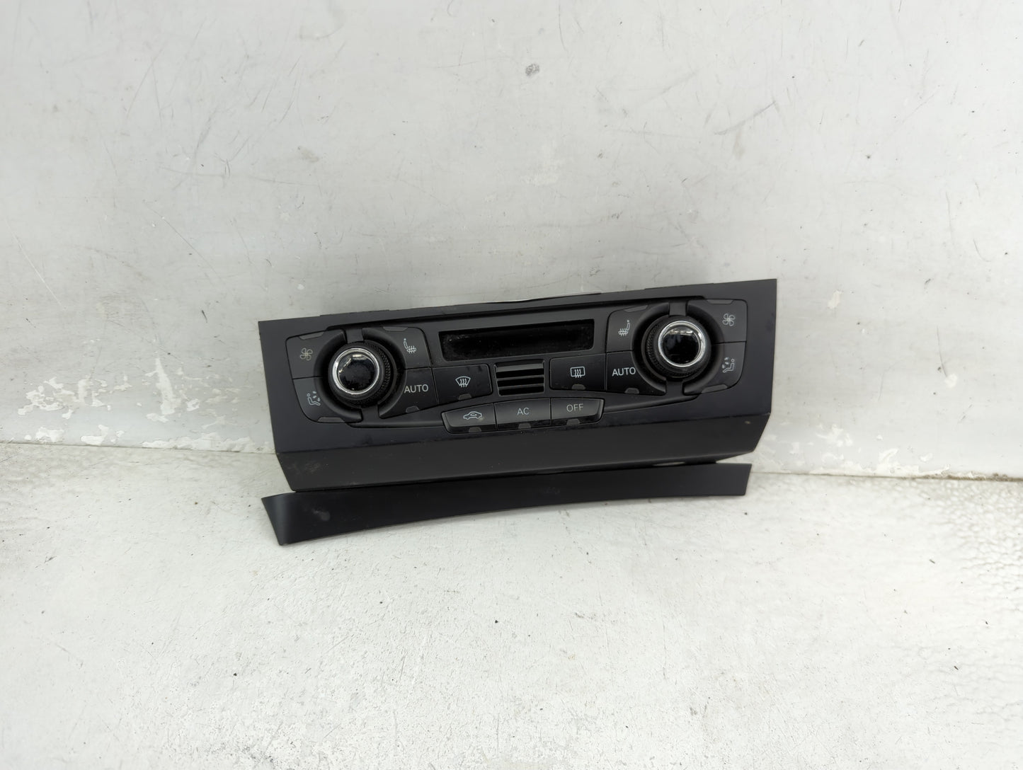 2009-2012 Audi Q5 Climate Control Module Temperature AC/Heater Replacement P/N:8T1 820 043 AQ Fits OEM Used Auto Parts - Oem