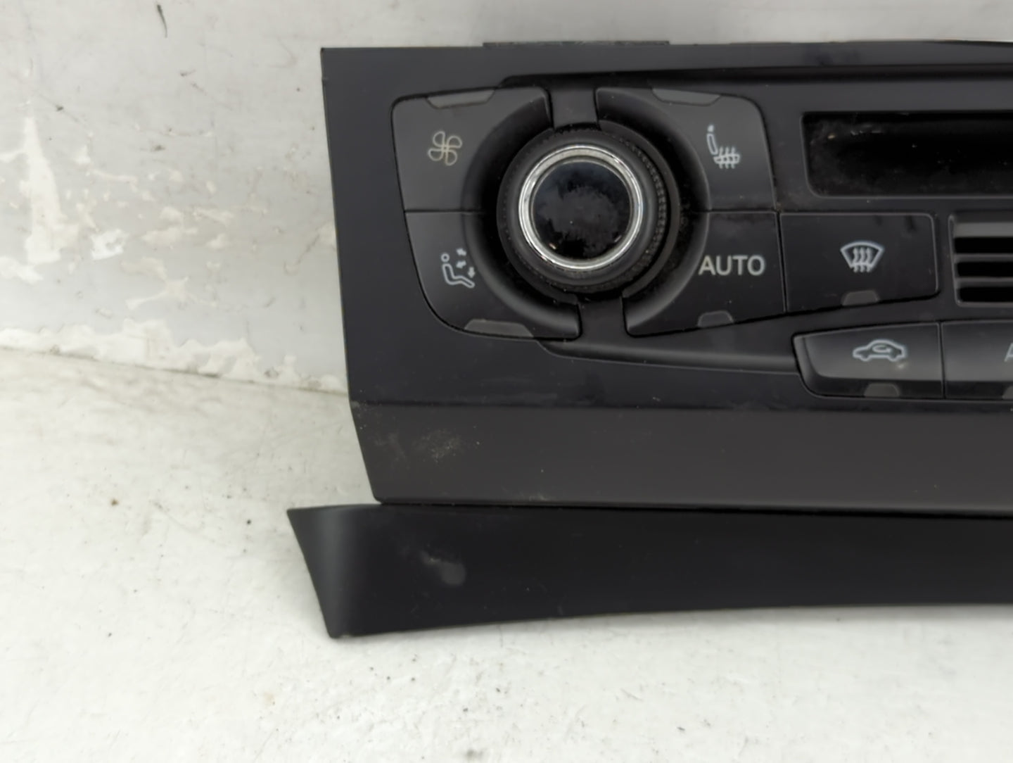 2009-2012 Audi Q5 Climate Control Module Temperature AC/Heater Replacement P/N:8T1 820 043 AQ Fits OEM Used Auto Parts - Oem