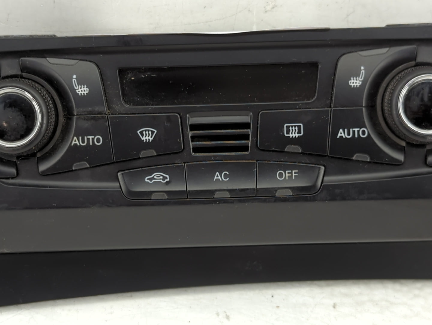 2009-2012 Audi Q5 Climate Control Module Temperature AC/Heater Replacement P/N:8T1 820 043 AQ Fits OEM Used Auto Parts - Oem