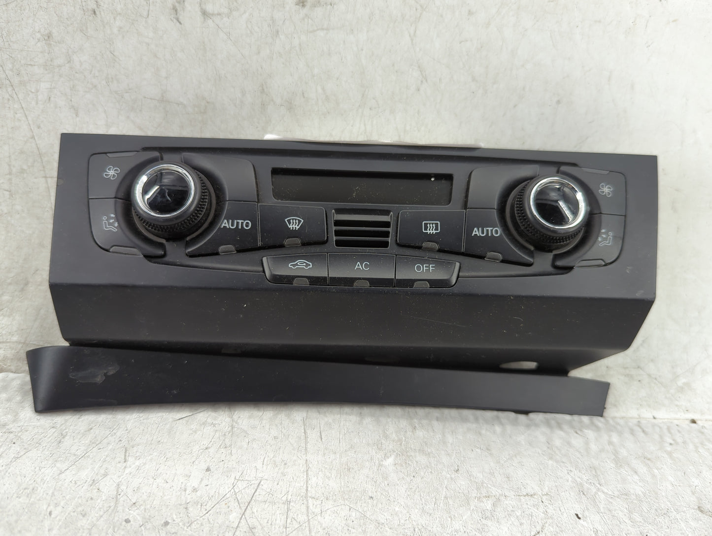 2009-2012 Audi Q5 Climate Control Module Temperature AC/Heater Replacement P/N:8T1 820 043 AP Fits OEM Used Auto Parts - Oem
