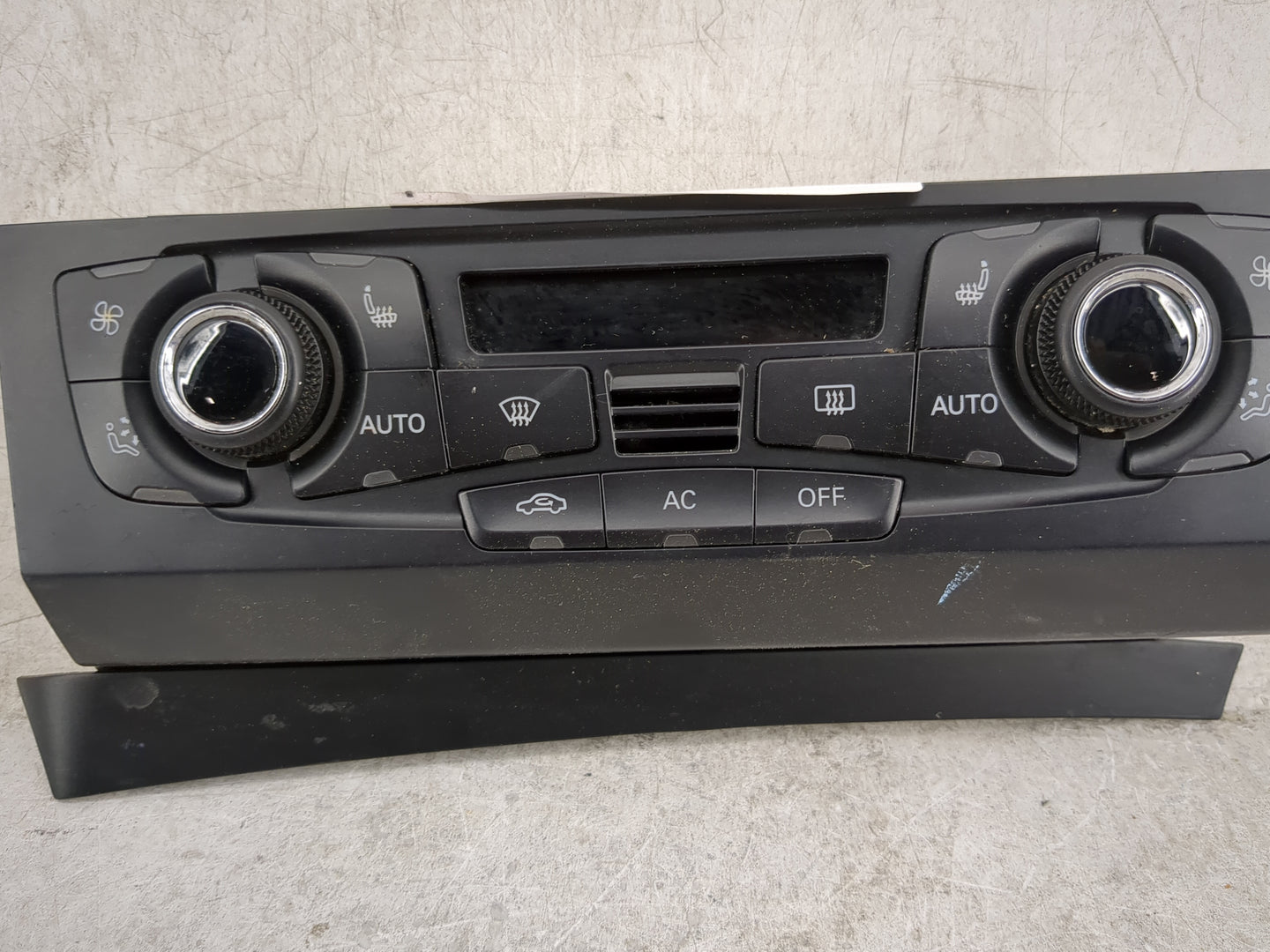 2009-2012 Audi Q5 Climate Control Module Temperature AC/Heater Replacement P/N:8T1 820 043 AK Fits OEM Used Auto Parts - Oem
